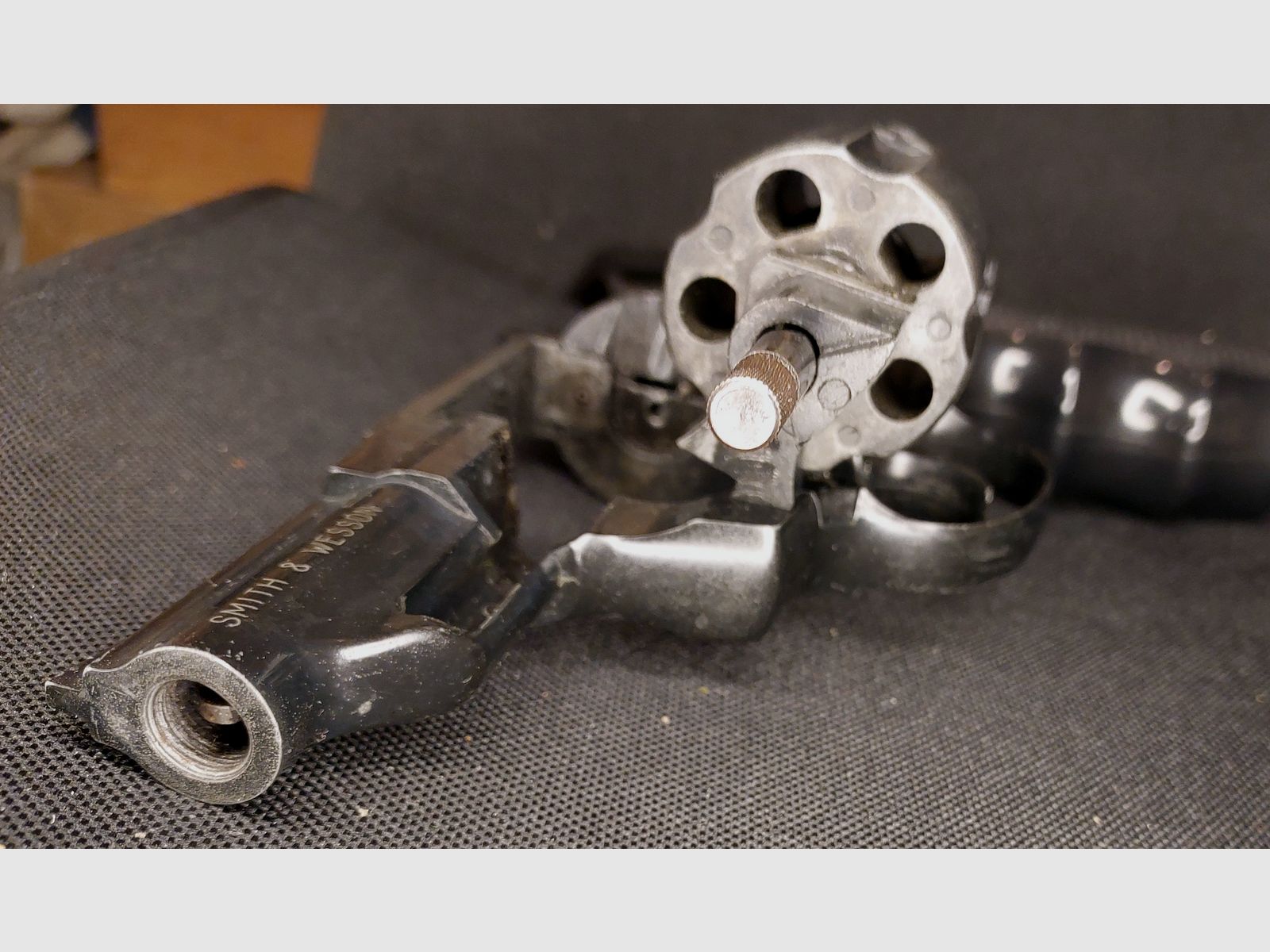 Smith & Wesson Combat revolver a salve calibro 9mm R.K. brunito (PTB 607) S&W Combat