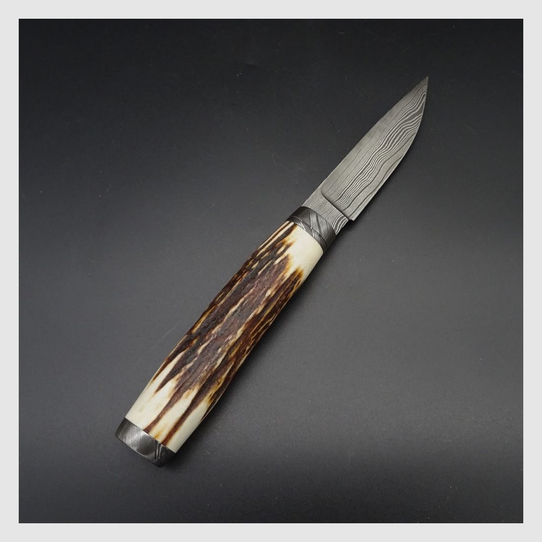 Preis inkl. 19% MwSt - Messer Schmidbauer Hunter Jagdmesser Damastklinge (9,4 cm), Sambar Hirsch