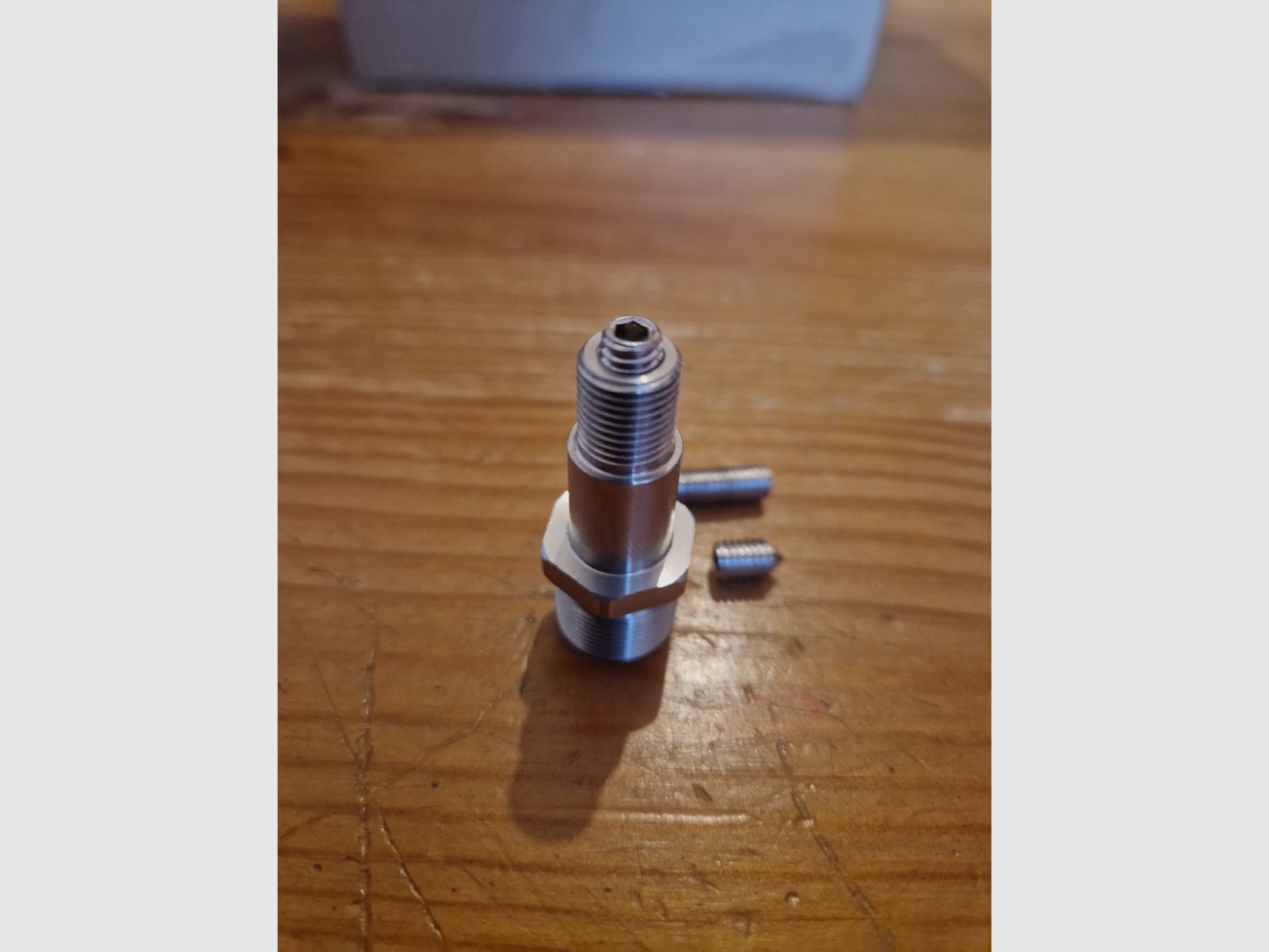 Carcasa del tornillo de válvula Huben K1