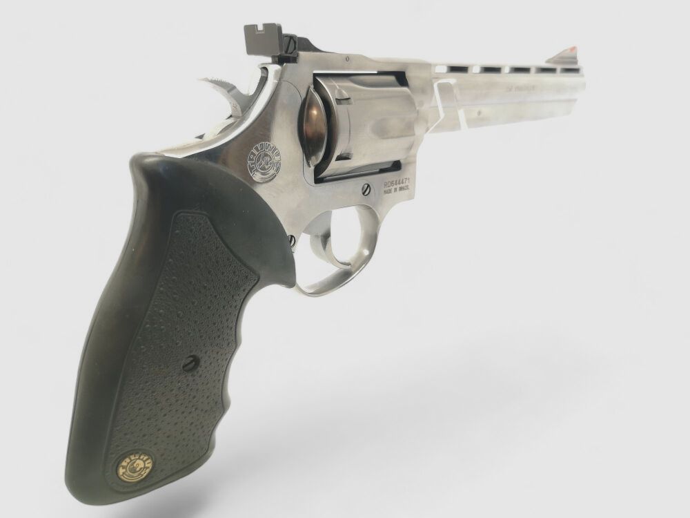 Taurus 689