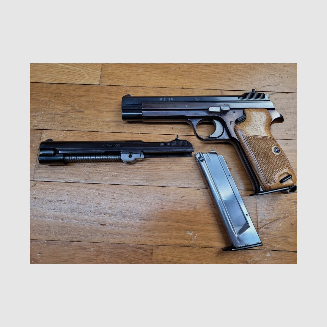 Wunderschöne Umrüstung für SIG P210 – Kaliber 22LR – Mit seinem speziellen Magazin 1. Art – Geeignet für SIG mit 120mm Lauf wie P 210-2, 3, 4, 6… – komplett und im neuwertigen Zustand – Sehr selten!, Bild 14 von 14