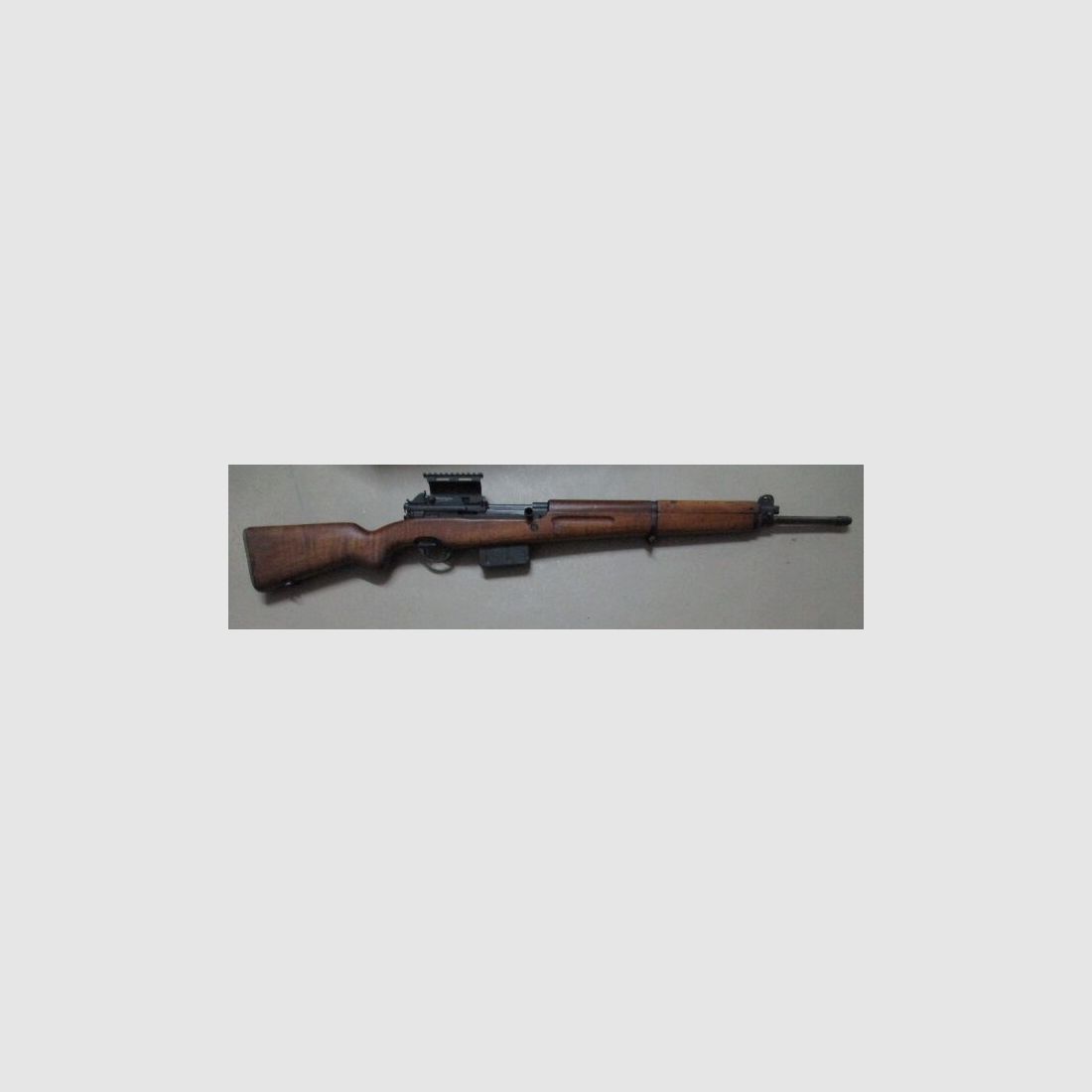 Carabina semiautomática SAFN con nuevo cañón y montaje lateral PSO SAFN49
