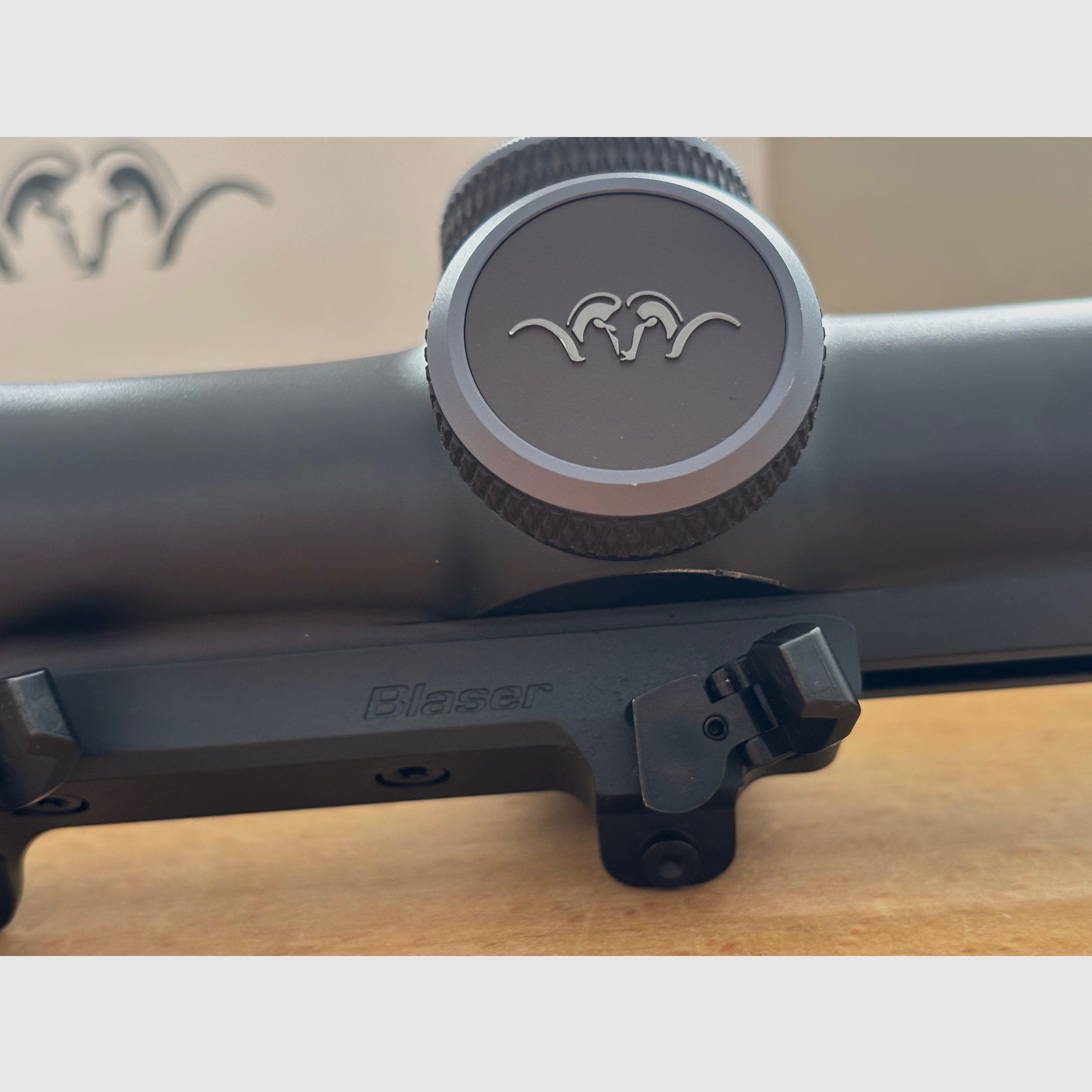 Blaser B1 2,8-20x50 mit Blaser Sattelmontage und Präzise Jagen Adapter