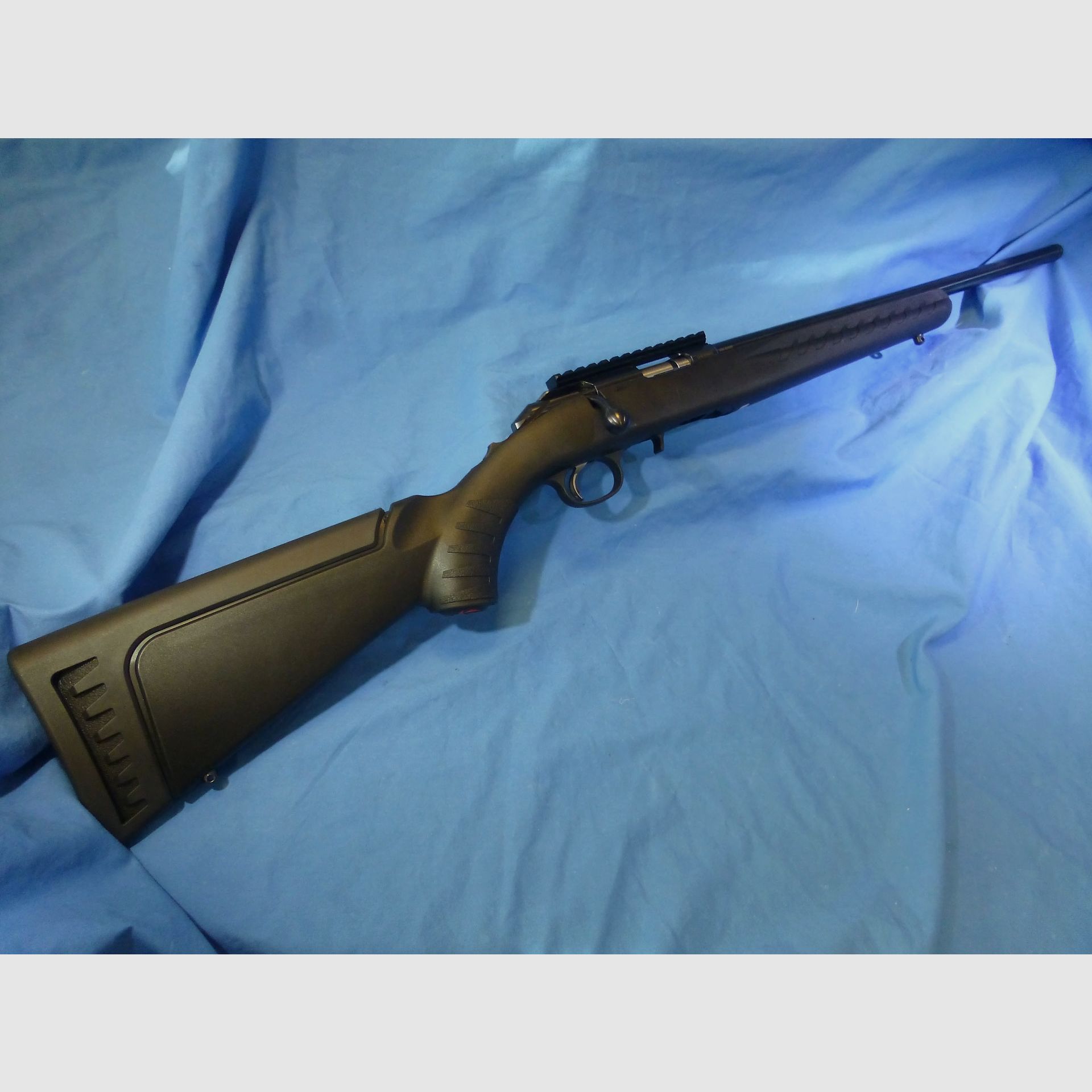 RUGER American Rimfire Repetierbüchse, 22LR mit Gewinde, Bild 1 von 3