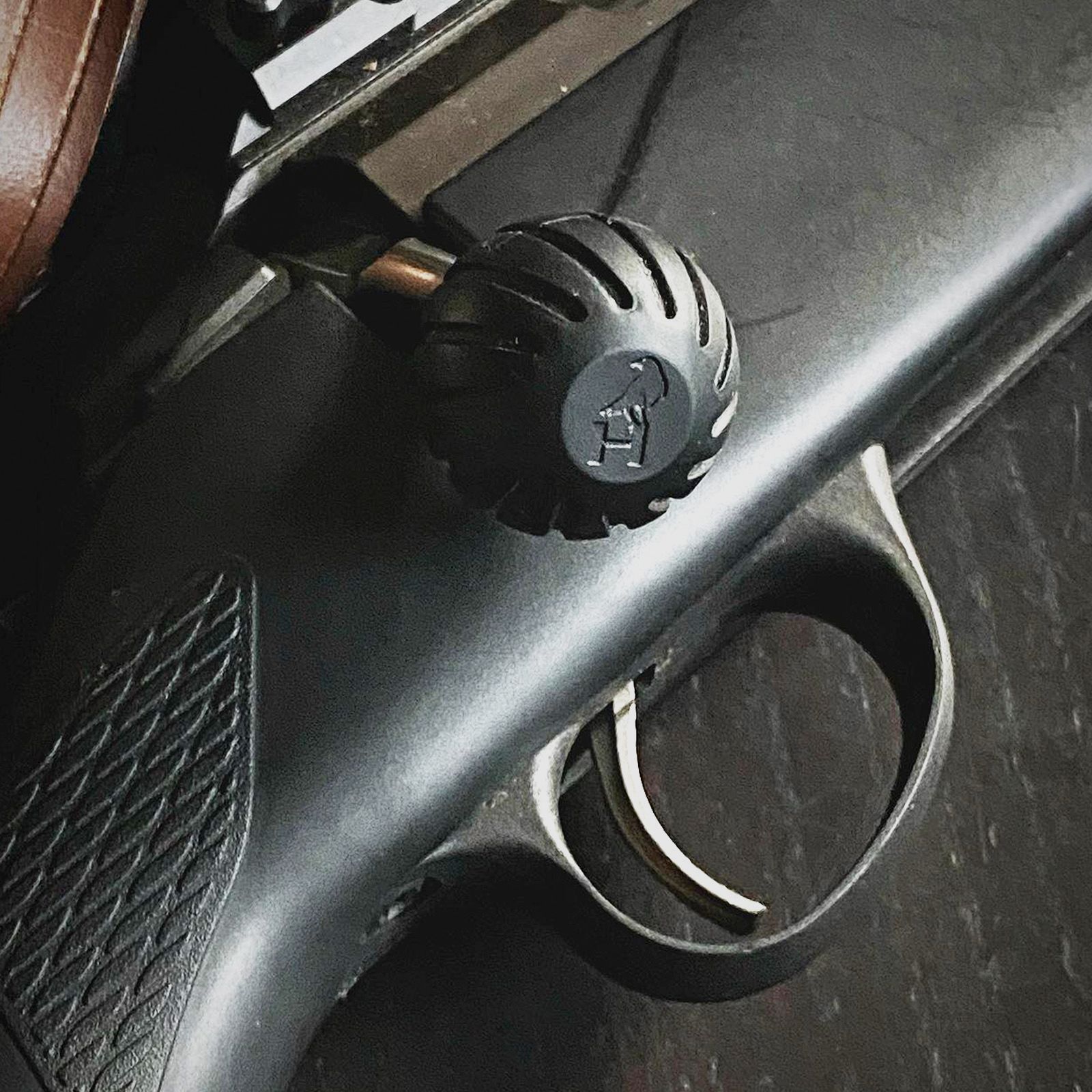 HUNTTECH kula uchwytowa z gumy, czarna