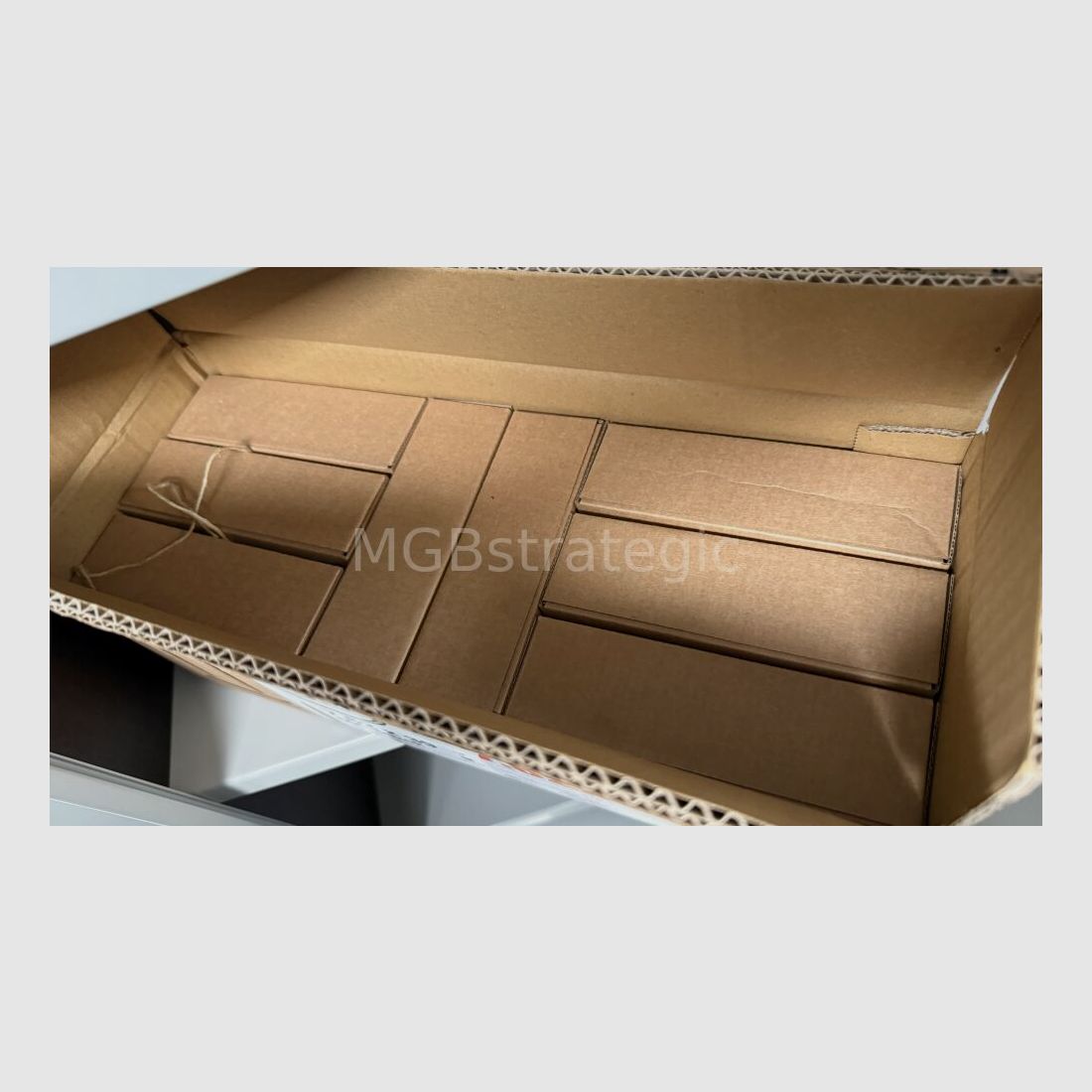 Cartucce 7,62 x 39 Surplus - SM 600 colpi - Paese di origine Bulgaria, involucro in acciaio verniciato Berdan, proiettile 8,0 gr. nucleo morbido, confezionato in 75/600 cartucce in UN BOX con CIP