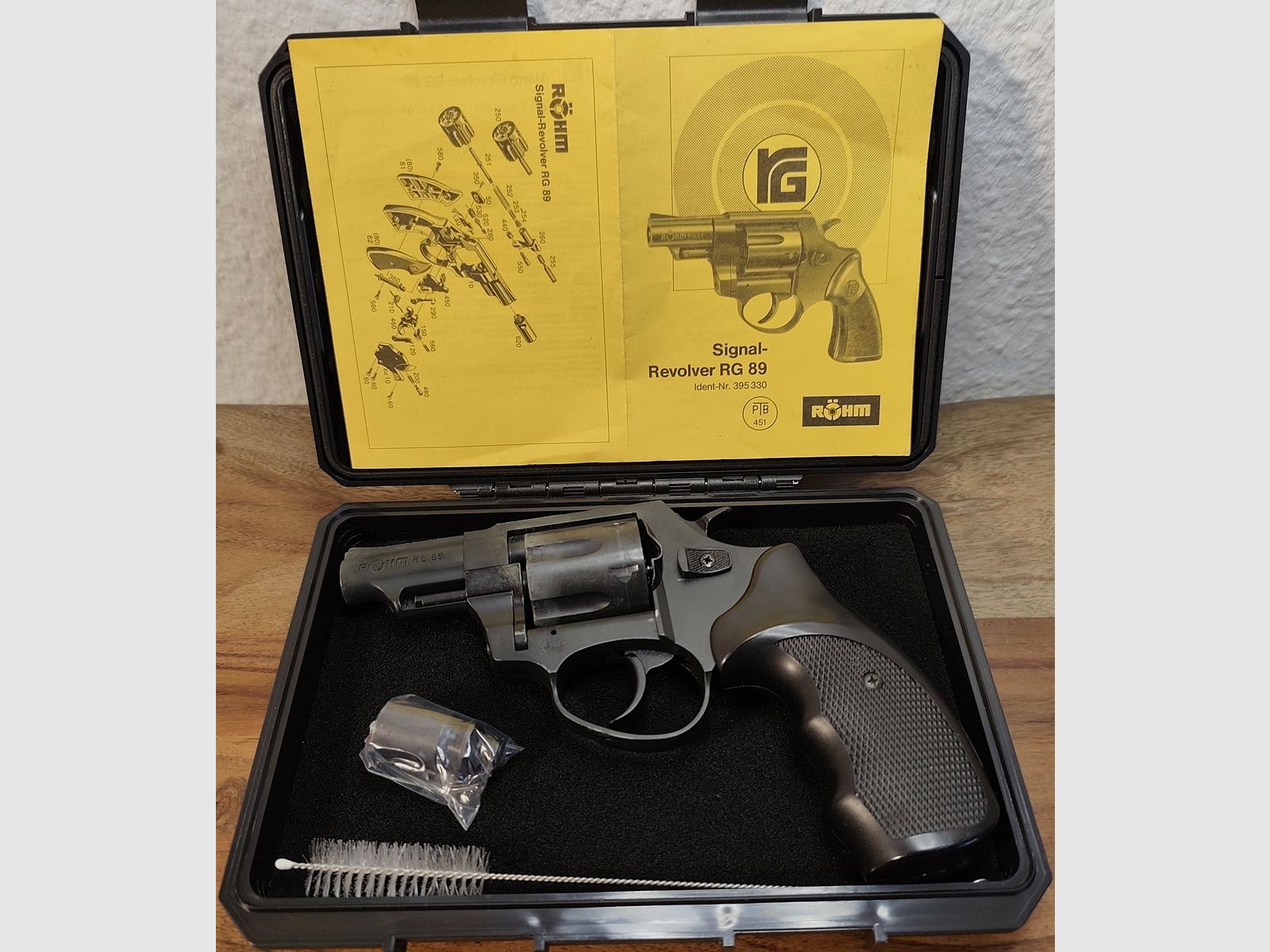 Röhm RG 89 Kaliber 9mm PTB 451 schwarz Combat Griffe