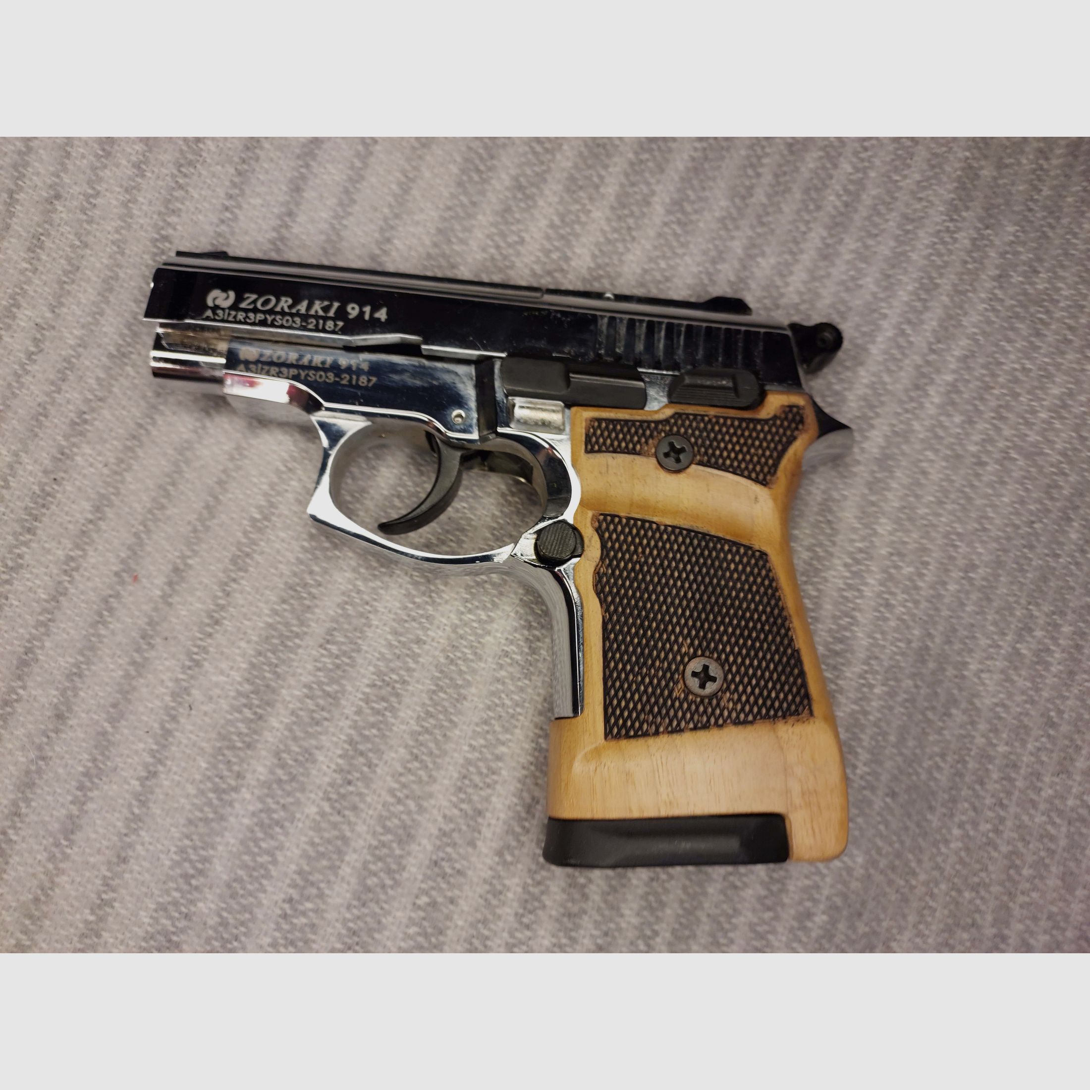 Zoraki 914 Pistolet alarmowy 9mm P.A.K. Chromowane uchwyty drewniane 2 magazynki kabura (1014)