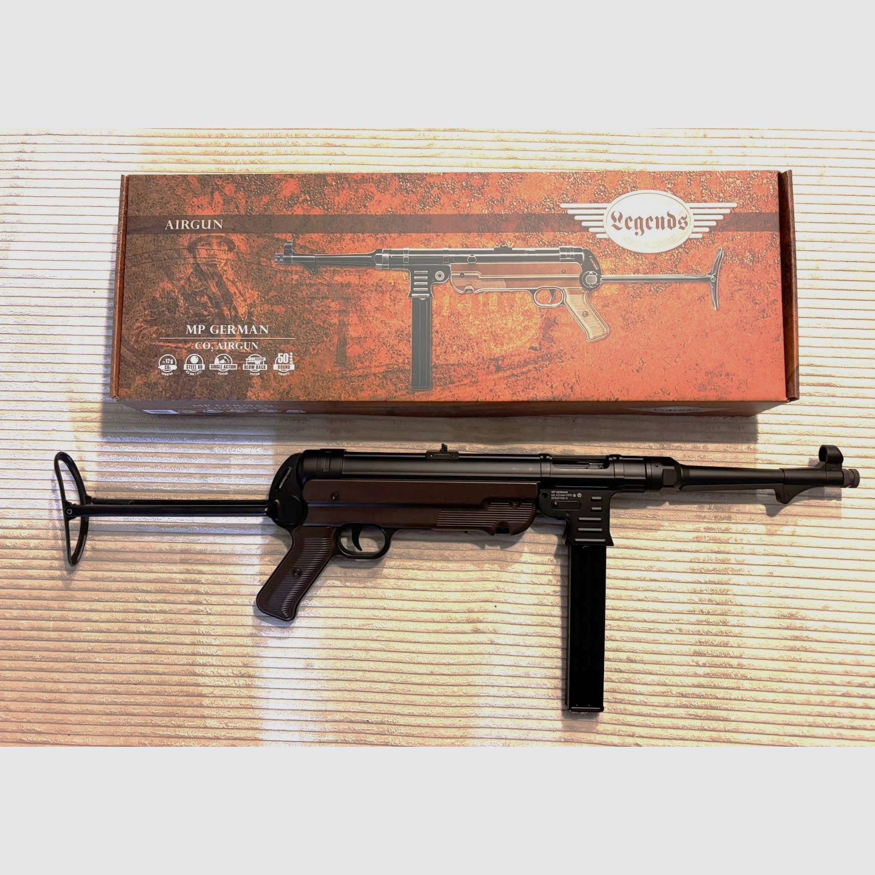 Umarex MP 40 submachine gun in 4.5 mm BB like new with F
