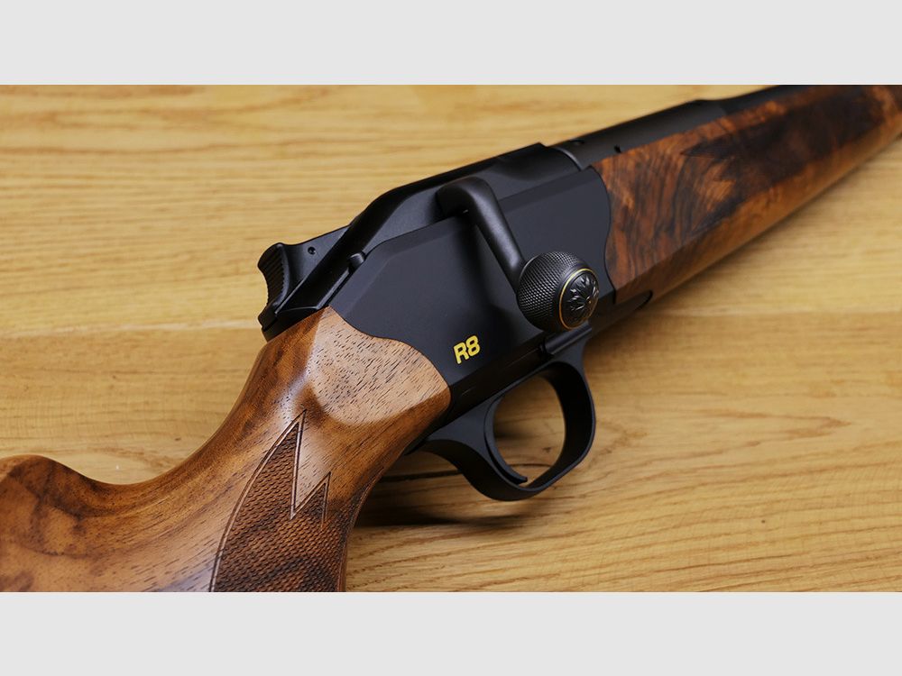 Blaser R8 Holzklasse 7 / Stahlkugel gerändelt mit Goldlinie / Kaliber und Lauflänge nach Wahl