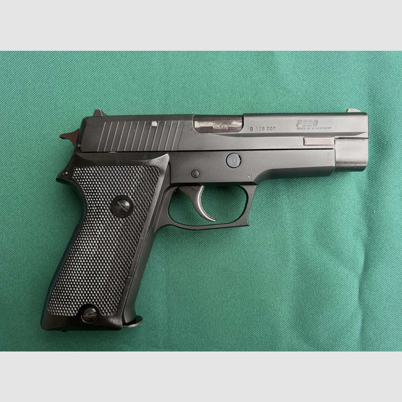 Sig Sauer P220