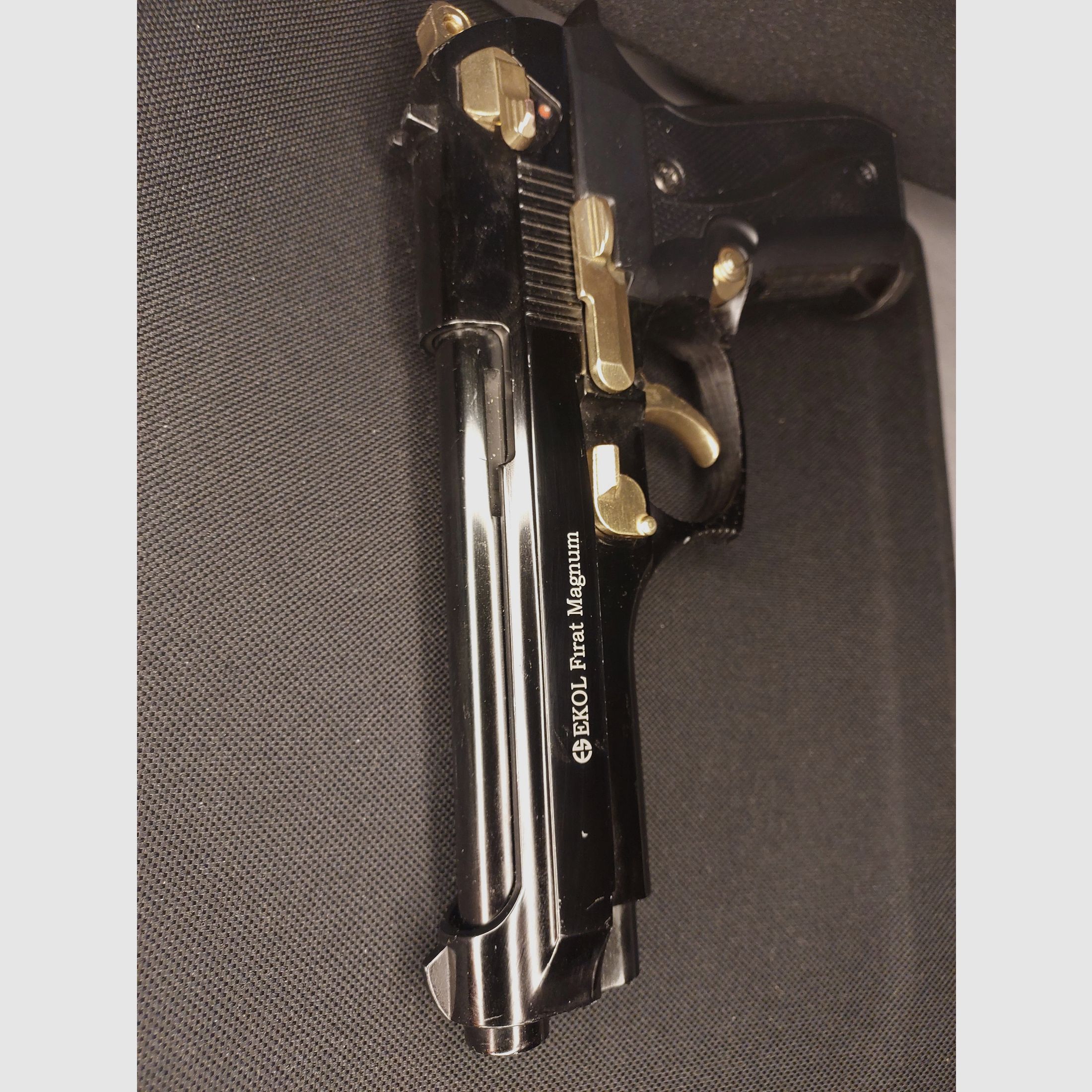 Ekol Firat Magnum blank firing pistol black/gold cal. 9mm P.A.K. (PTB 1112)