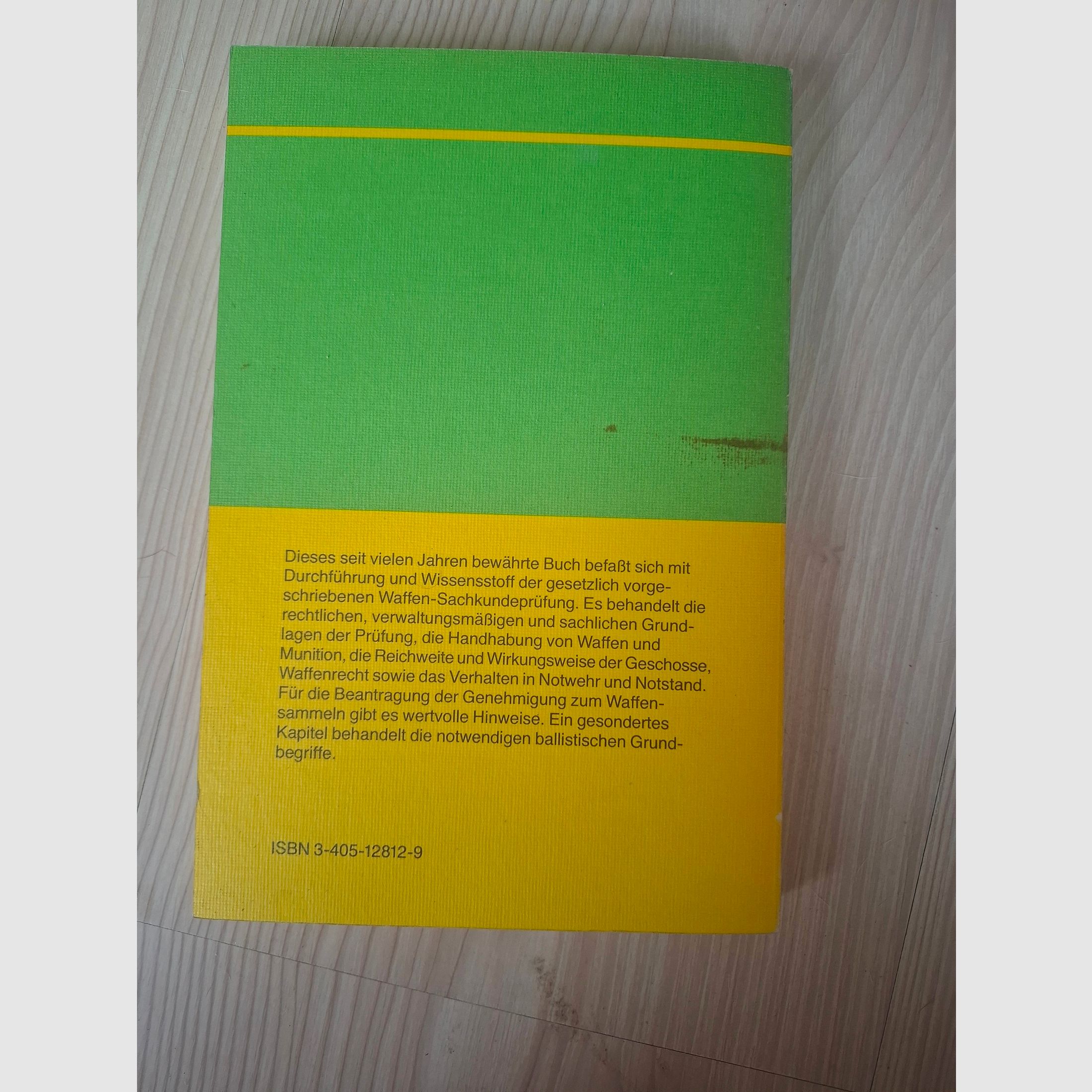 Konvolut aus verschiedenen Waffenbüchern