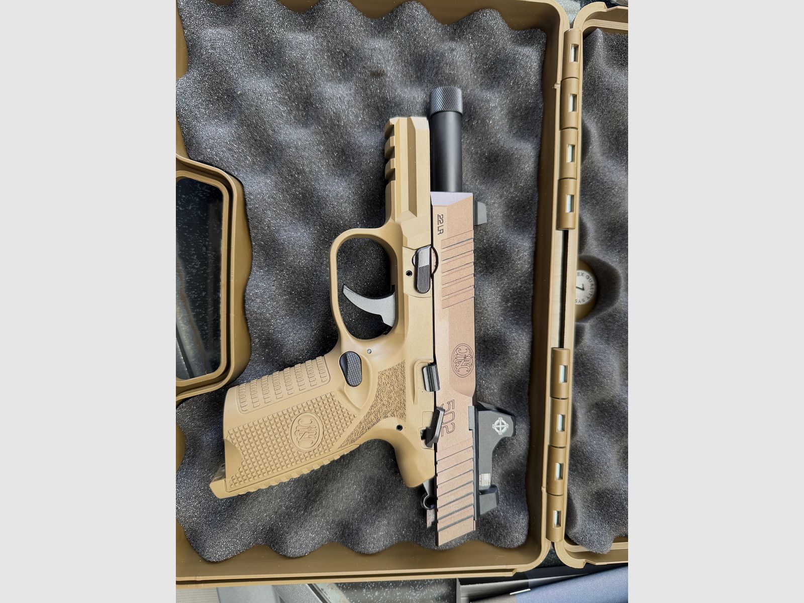 FN502T FDE | with red dot sight | like new