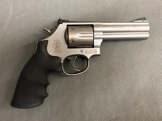 Smith & Wesson M686 .357 Security Special 4" RB, stainless/matt Revolver