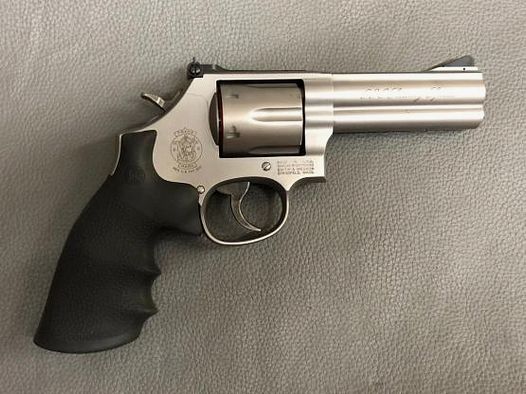 Smith & Wesson M686 .357 Security Special 4" RB, stainless/matt revolver