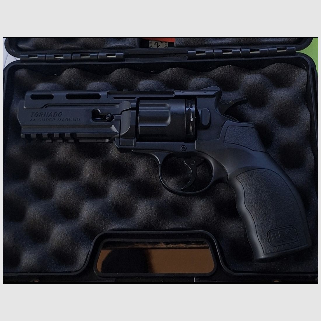 UX CO2 Revolver Tornado