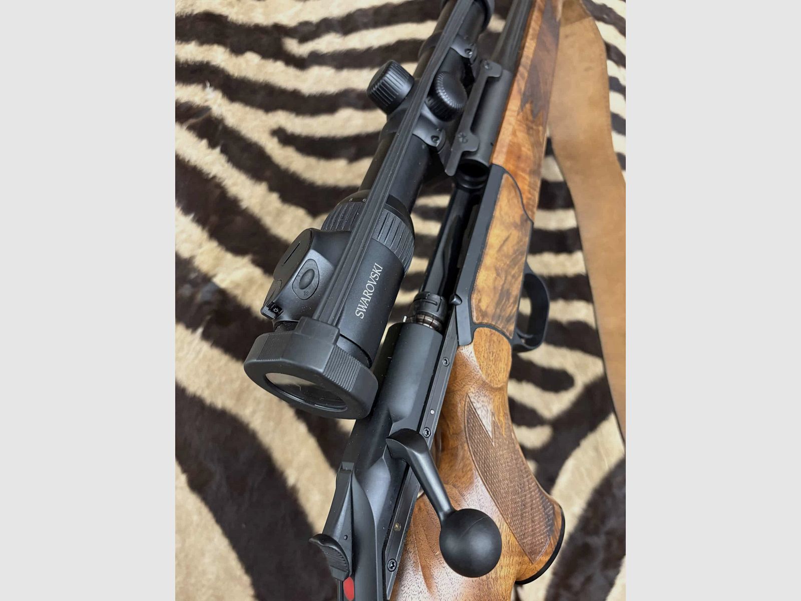 Repetierbüchse Blaser R93 Luxe Kal.300wm – ca.65cm geflutet – Z6i 1-6×24, Bild 11 von 11