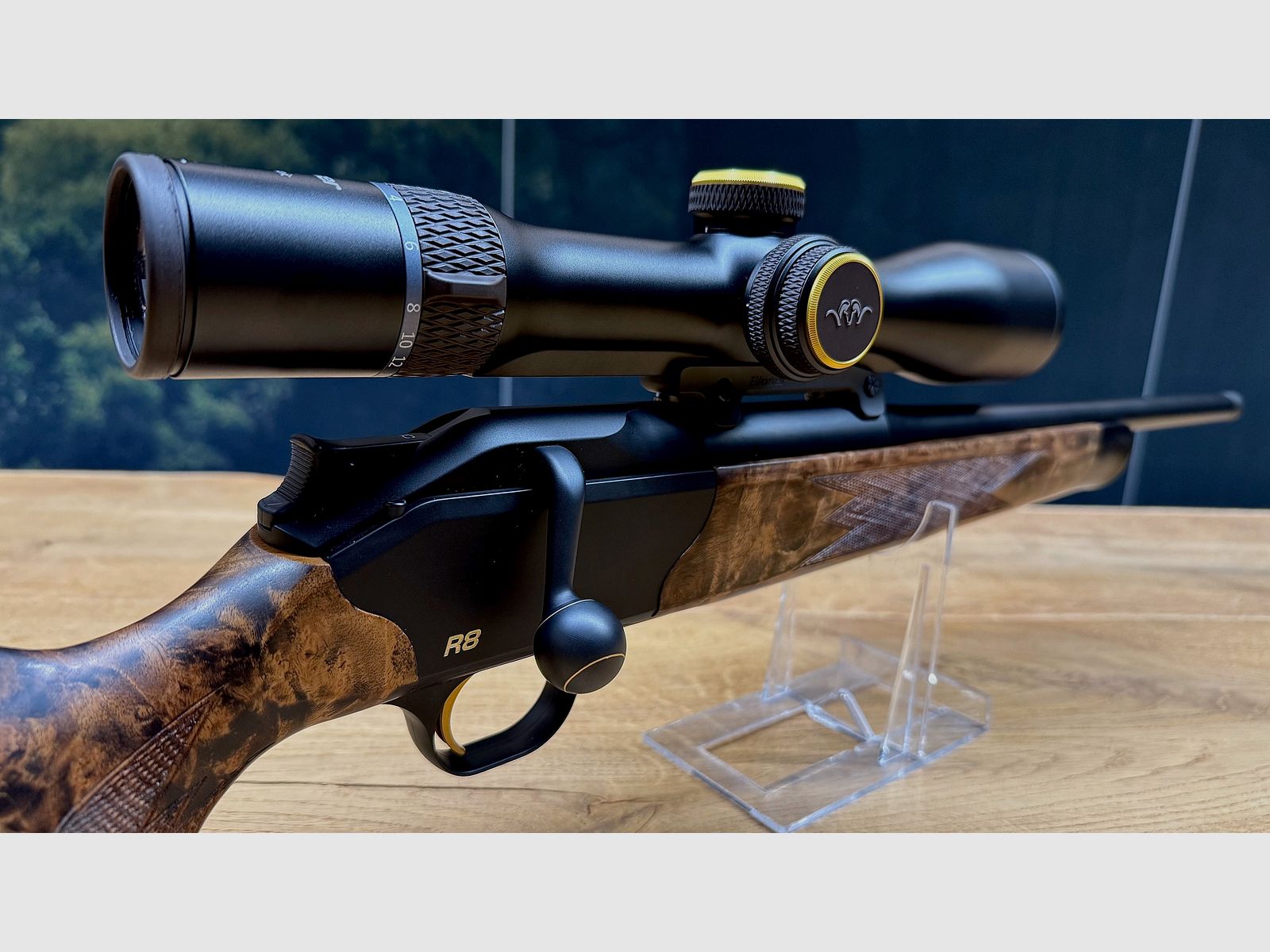 Blaser R8 Custom Schaftholz HK 9-10 / inkl. Blaser B1 2,8-20x50 Custom / mit vielen Goldelementen / TRAUMWAFFE