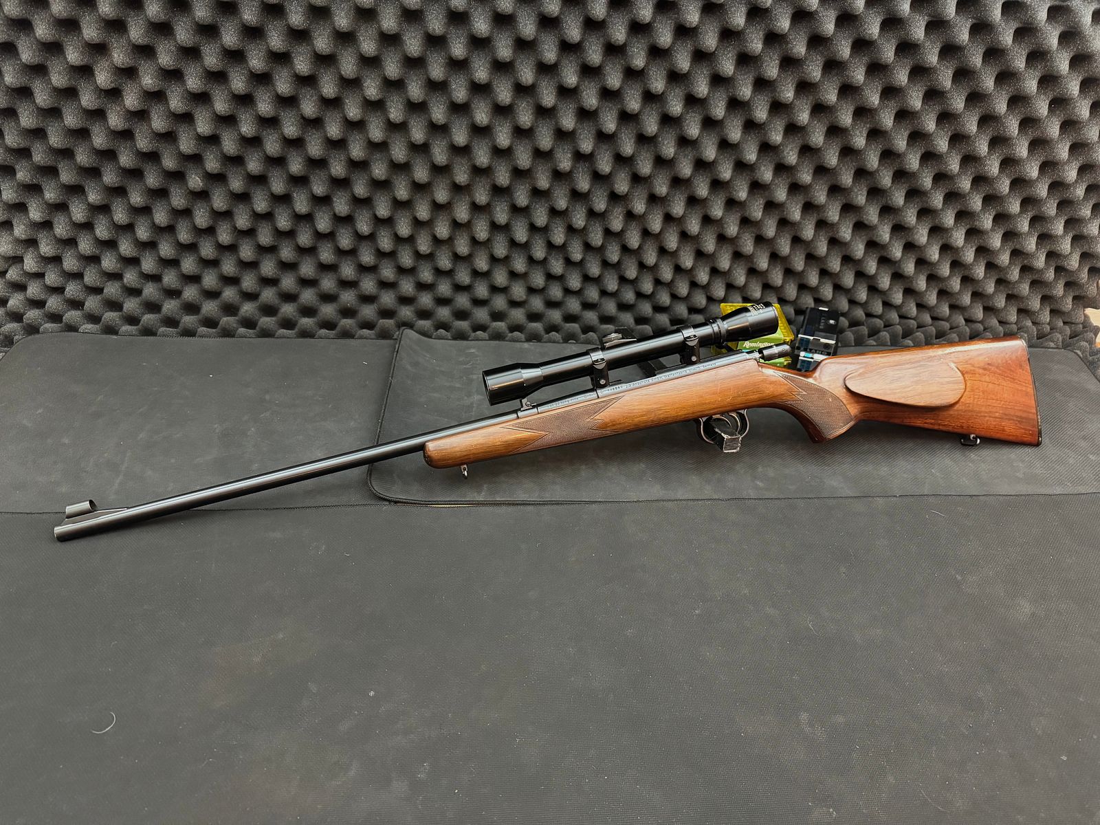 Anschütz Einzelladerbüchse .22lr mit Zielfernrohr 4x32