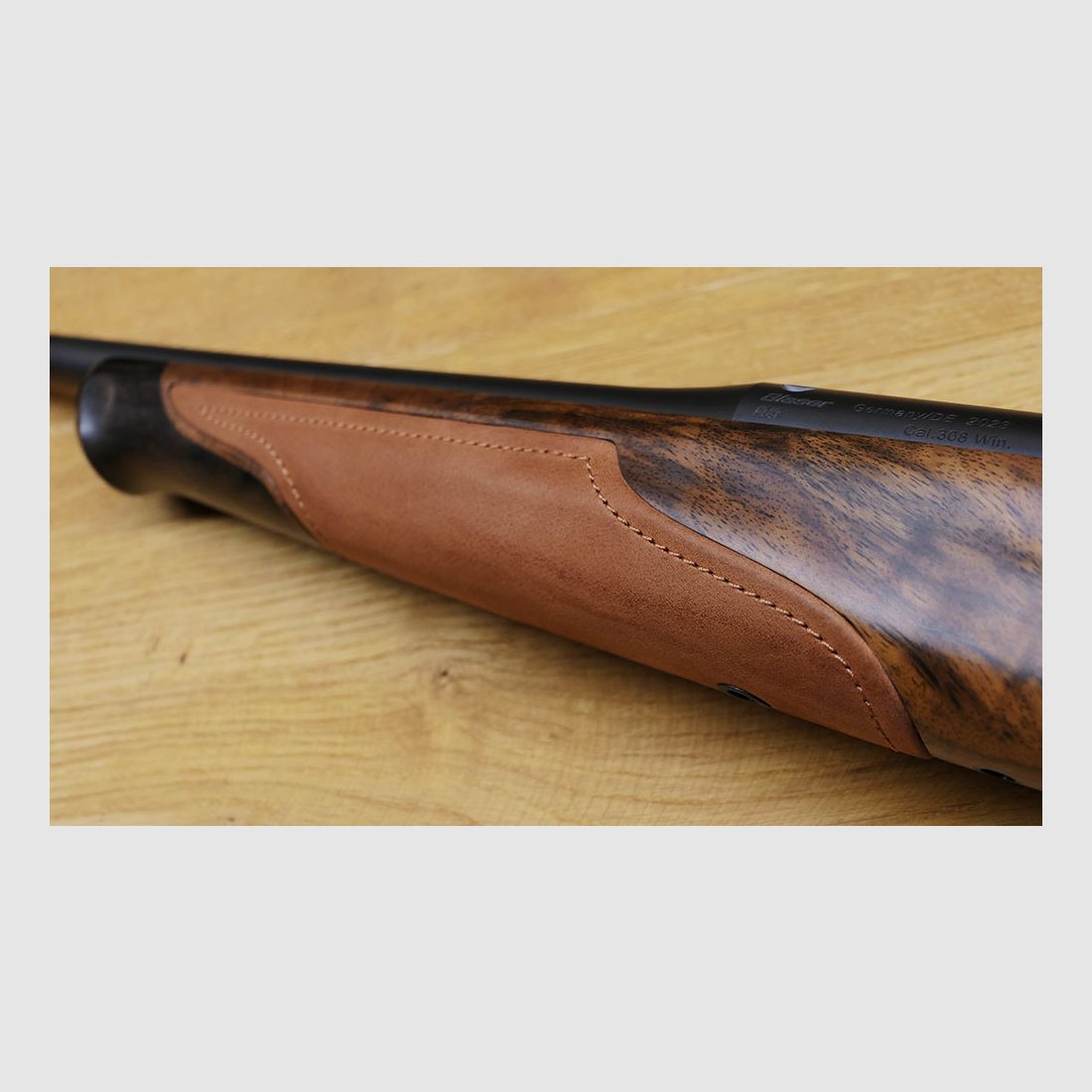 Blaser R8 Success / HK7 Super Finish opaco / Pelle Chesterfield / Sfera d'acciaio con linea dorata / Calibro e lunghezza della canna a scelta / Filettatura M15x1 / MOZZAFIATO