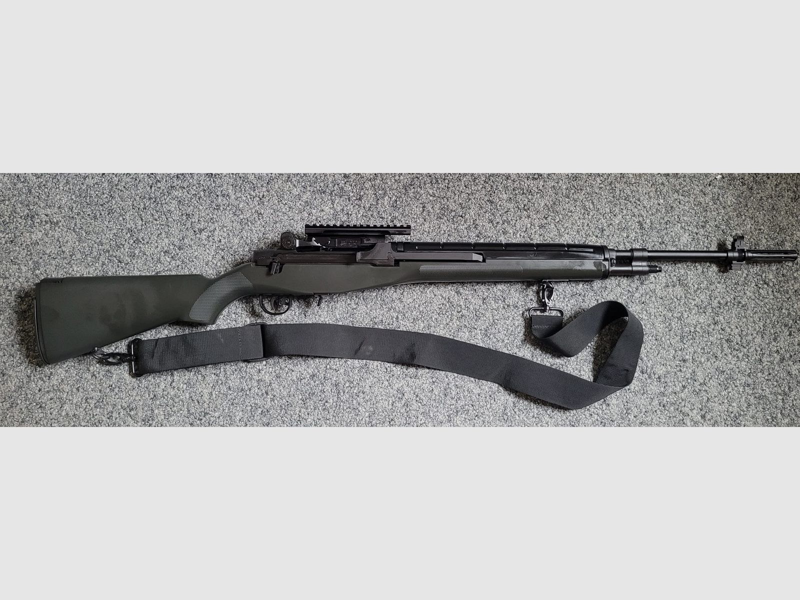 Tokyo Marui M14 – inkl. Toprail, 4 Magazine & Sling