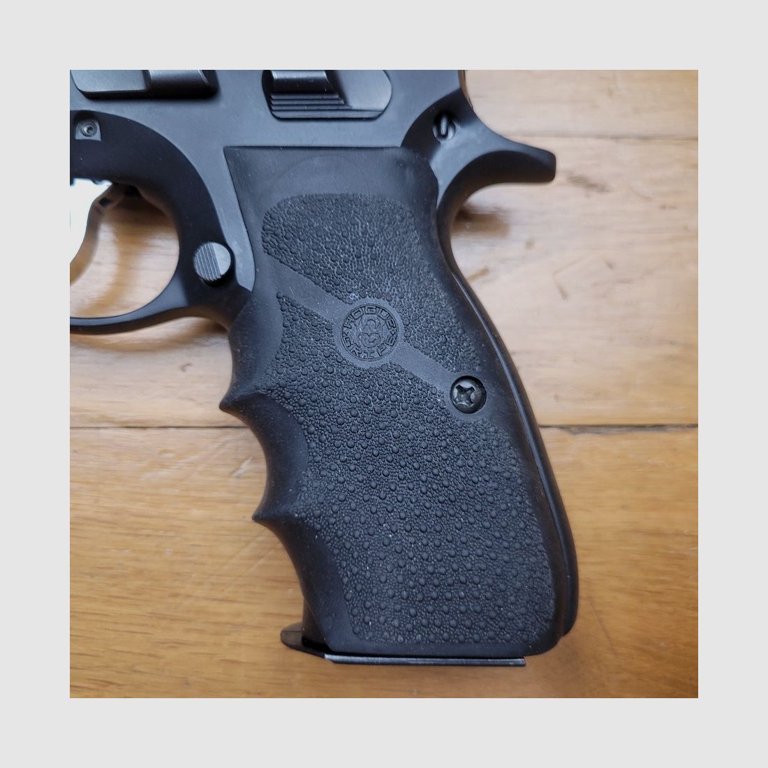 Pistola usata CZ75 – Modello B – calibro 9 x 19 – Tutto in acciaio – Condizioni meccaniche ed esterne impeccabili – Ottimo stato, immagine 13 di 16