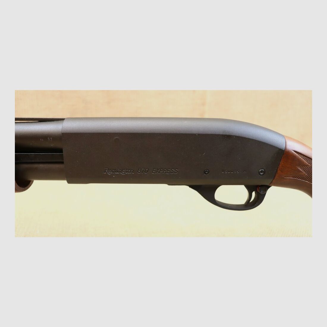 Repeater strzelba z przednim uchwytem Remington 870 EXPRESS 12/76