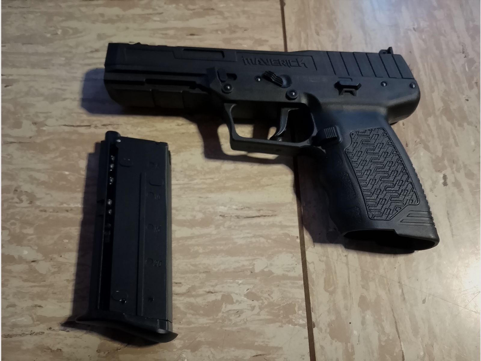 Kli Maverick GBB Gas Blow Back Airsoft Pistole mit Zubehör Greengas + Stahl + 0,20g H&K + ASG  BB's Set 