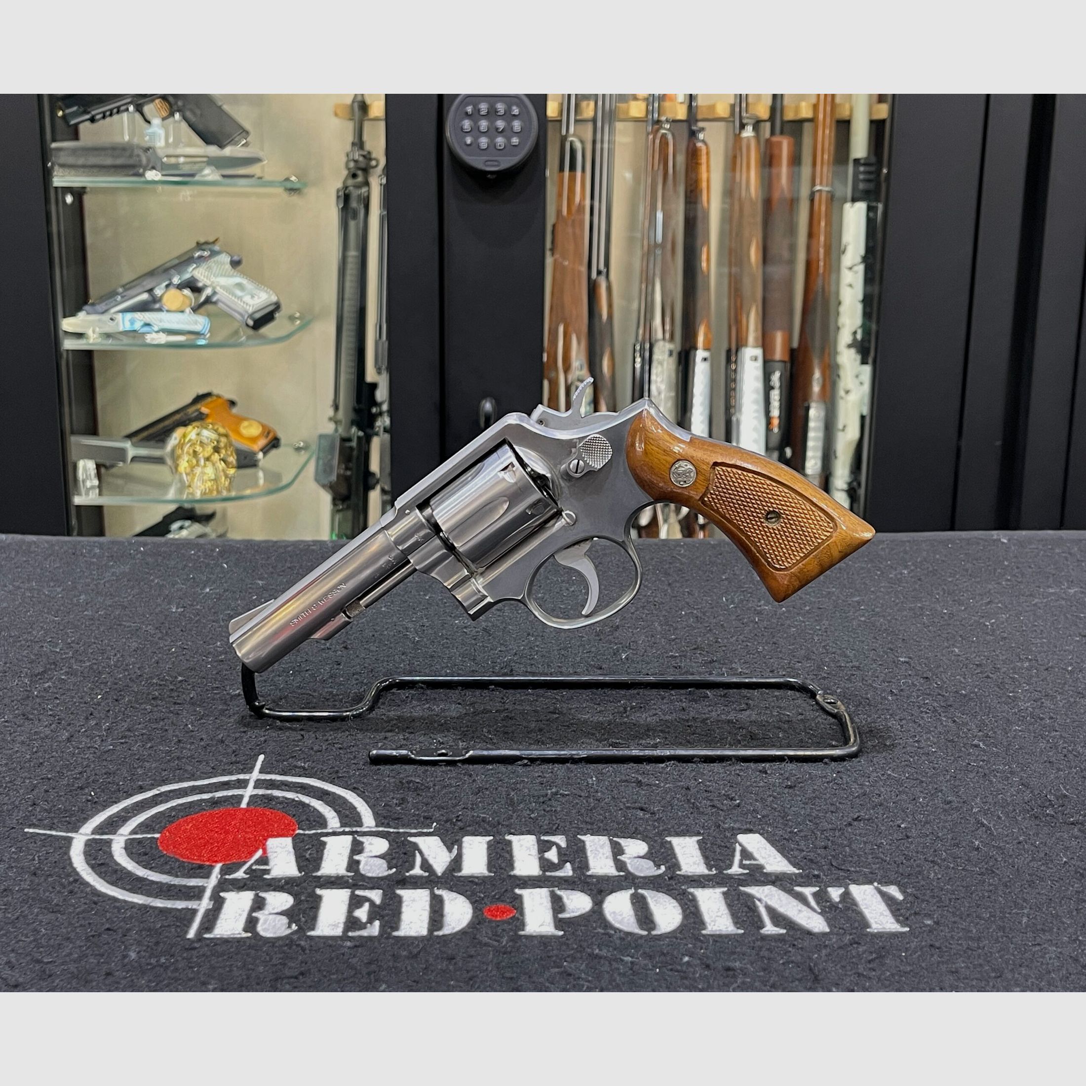 Smith & Wesson 64-1, afbeelding 1 van 10