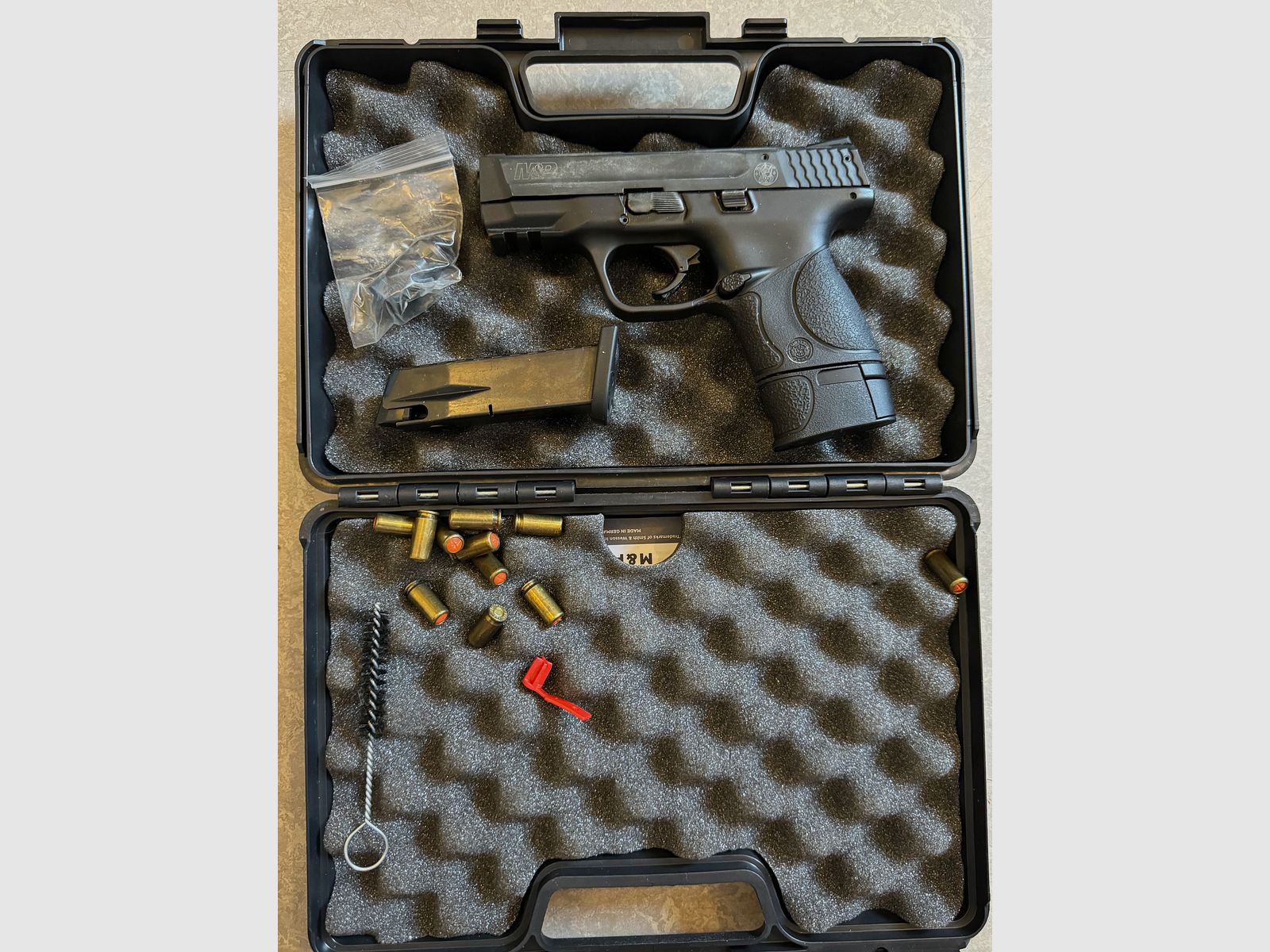 Smith & Wesson M&P 9C pistola a salve cal. 9mm P.A.K. inclusi 2 caricatori