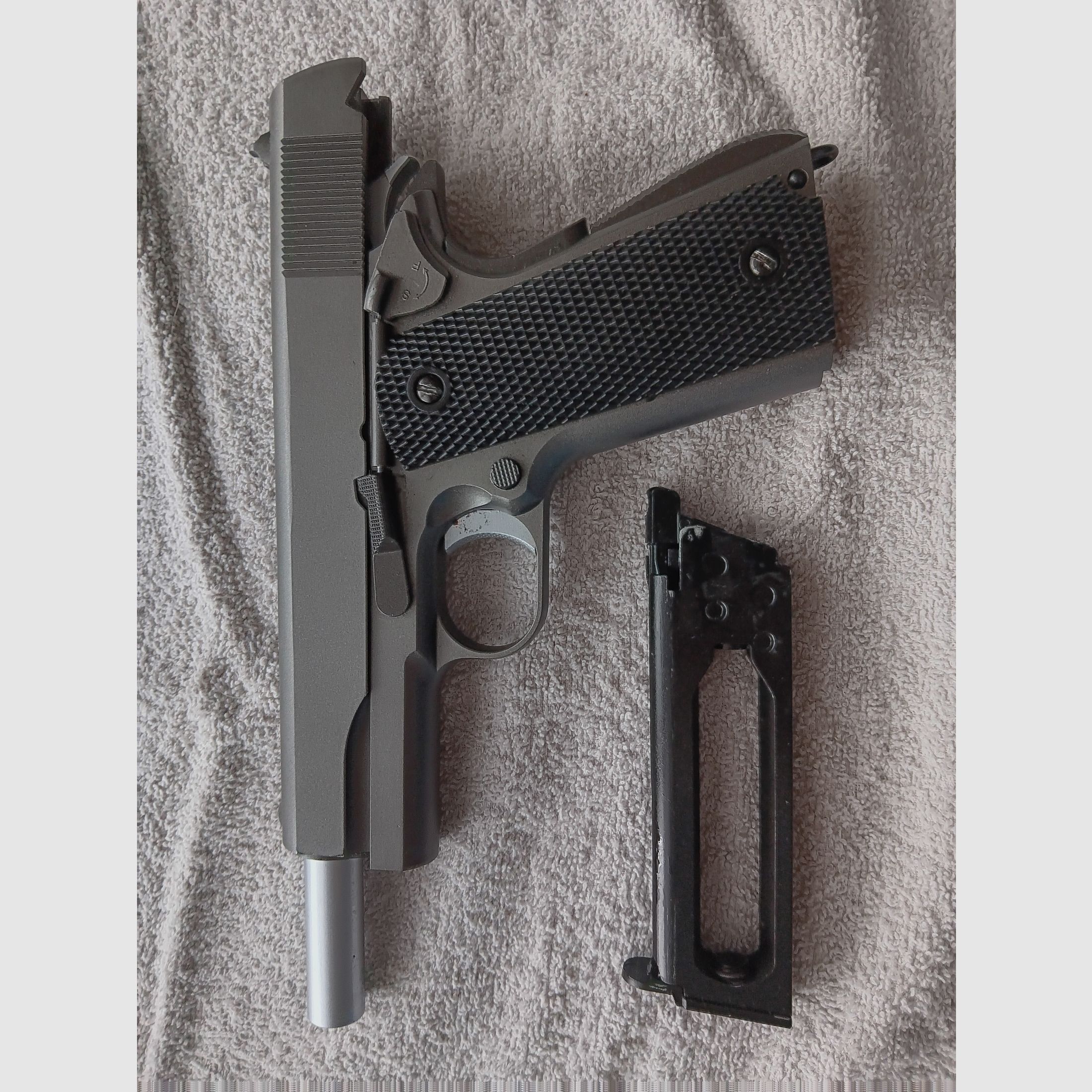 SCHÖNE Vollmetall Colt 1911 CO2 Blow Back 6mm BB