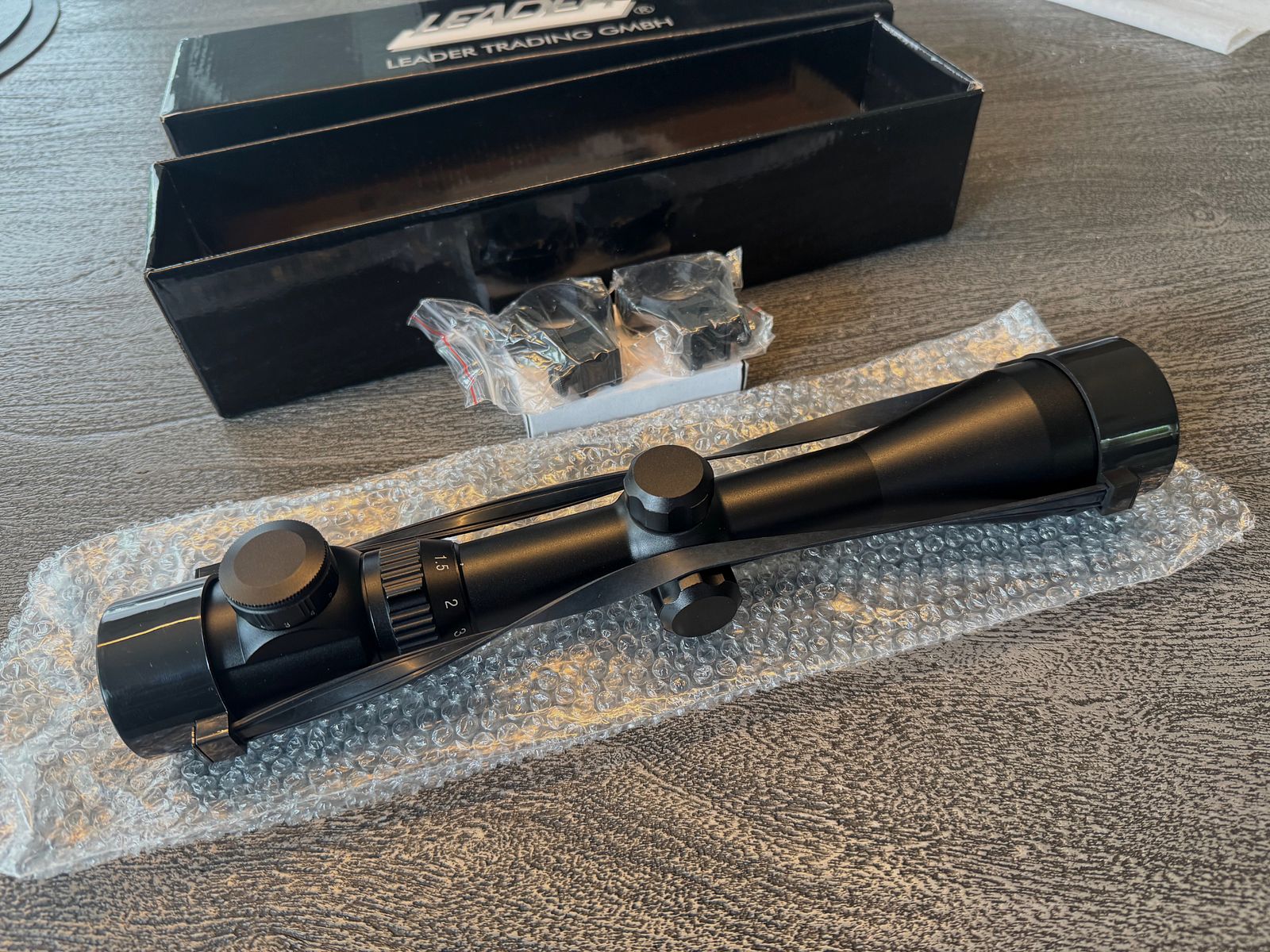 Leader Huntersman 1,5-6x42E mit beleuchtetem Duplex Absehen