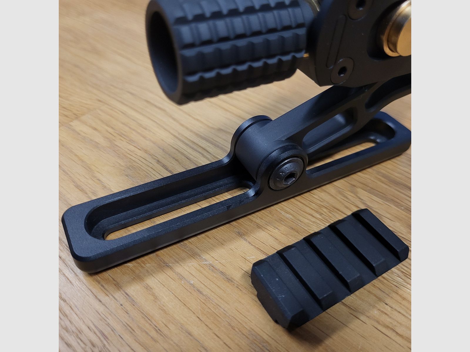 Single piece monopod Picatinny Gen 2.0