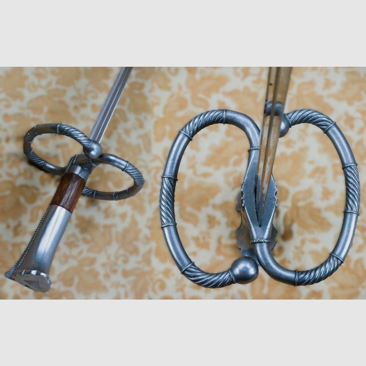 Like-new Katzbalger from Kingston Arms, sharp replica