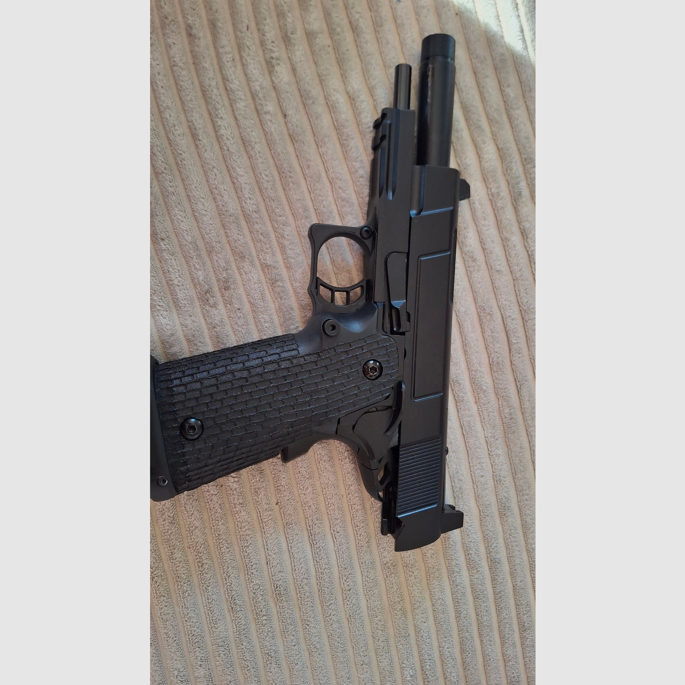 Airsoft 1911 Pistol Gas-operated