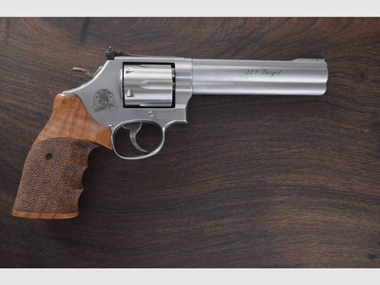 Smith & Wesson 686-6 Target Champion Kal.357 Mag. 6 Zoll Lauf im S&W Koffer mit Zubehör