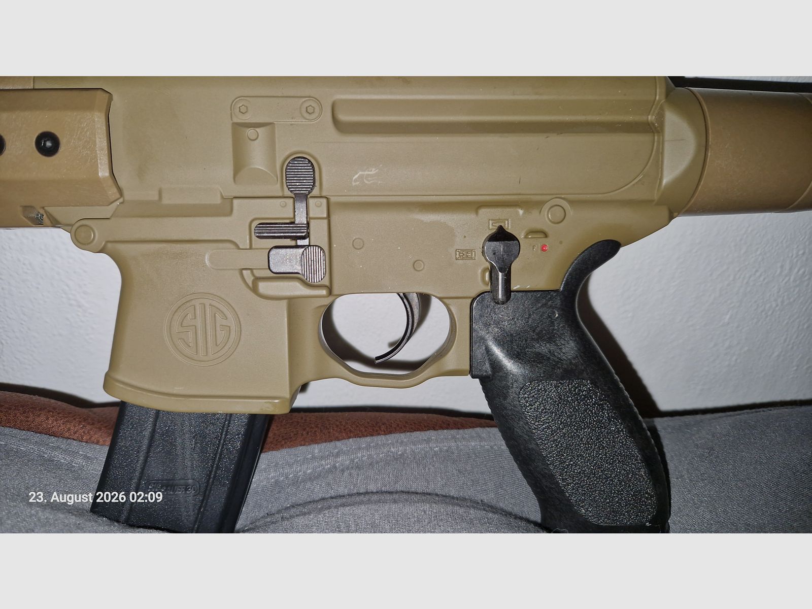 SIG SAUER MCX / 4.5mm / CO2 RAPID FIRE AIR RIFLE / 18 INCH BARREL / 30 SHOTS /+ SCOPE ------>! READ DESCRIPTION ! <------