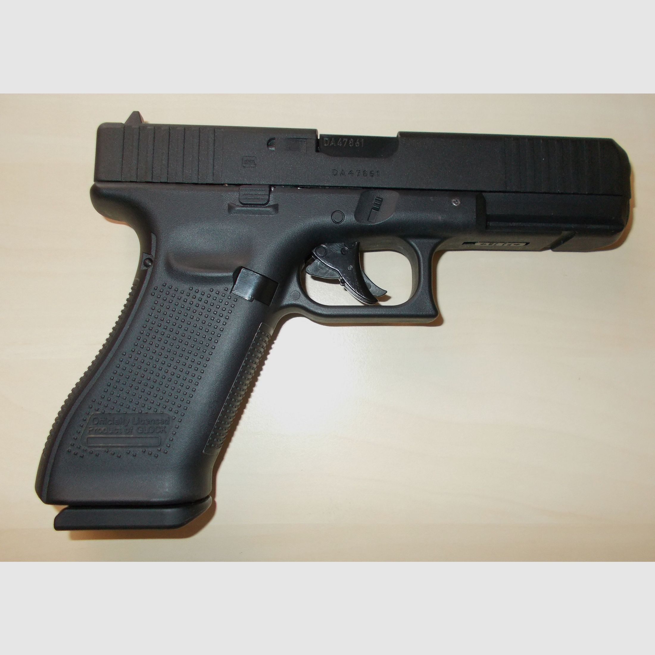 Umarex Glock 17 Gen 5 Blowback 4.5mm DIABOLO + 2nd magazine and case