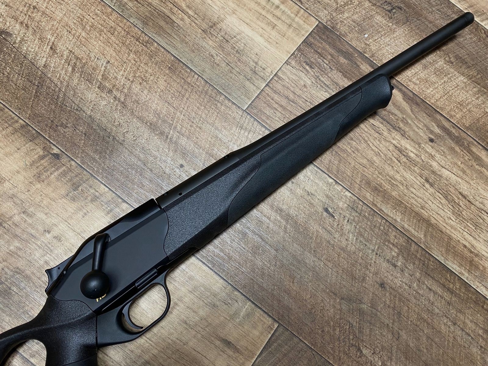 Blaser R8 Ultimate arma para mujeres, culata corta, color especial NEGRO .308win LL 47 cm M15x1