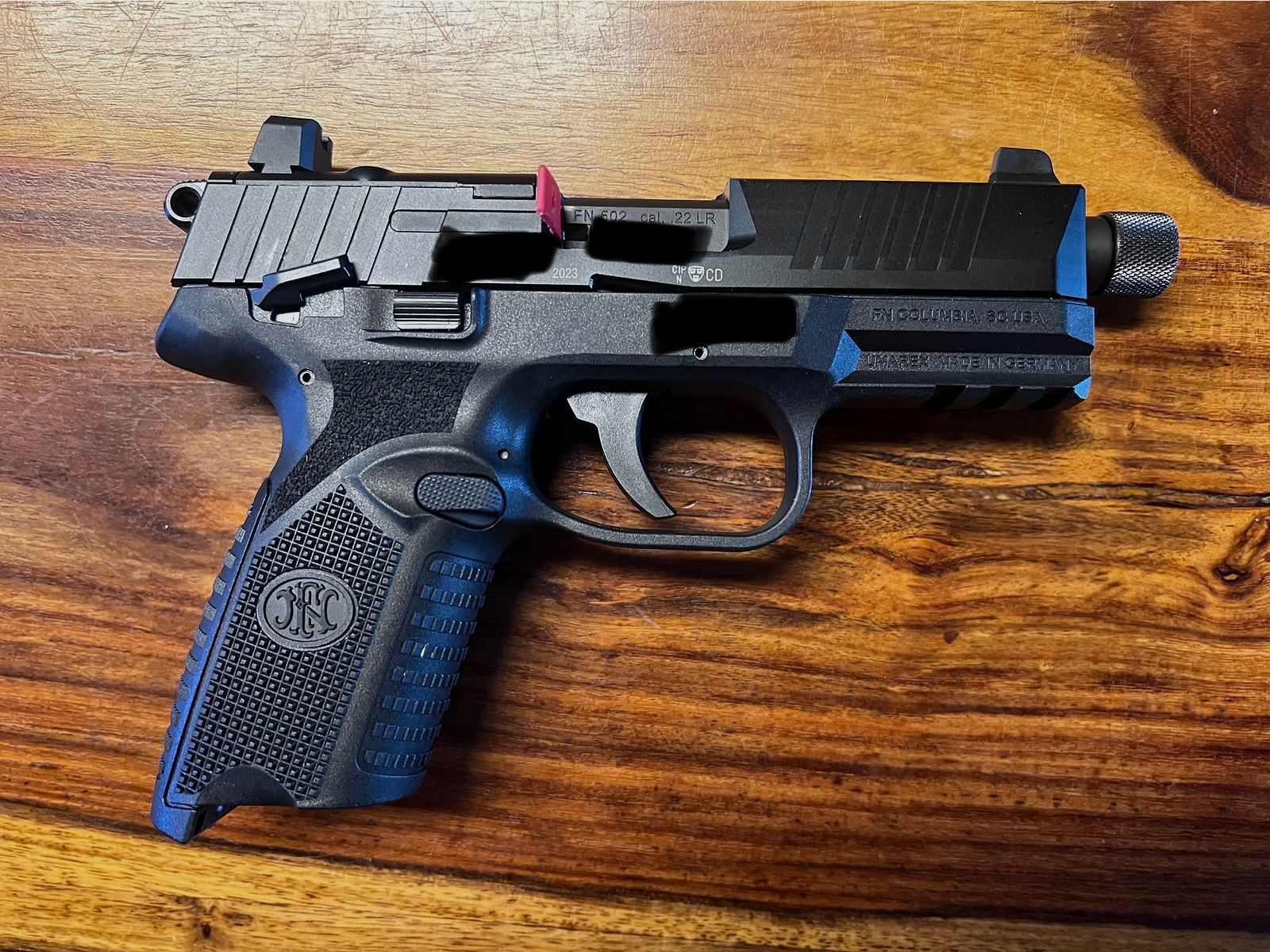 FN 502 (negro) + 7 cargador