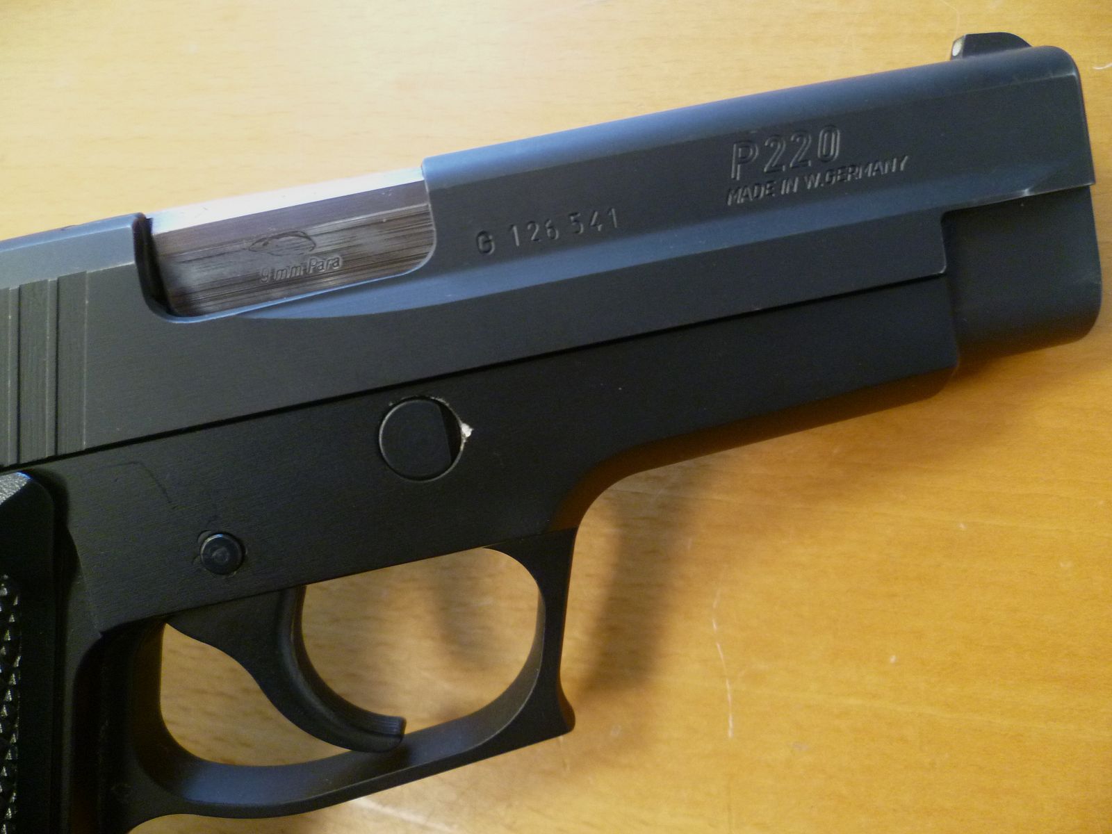 Pistool SIG Sauer P220 9mm Luger