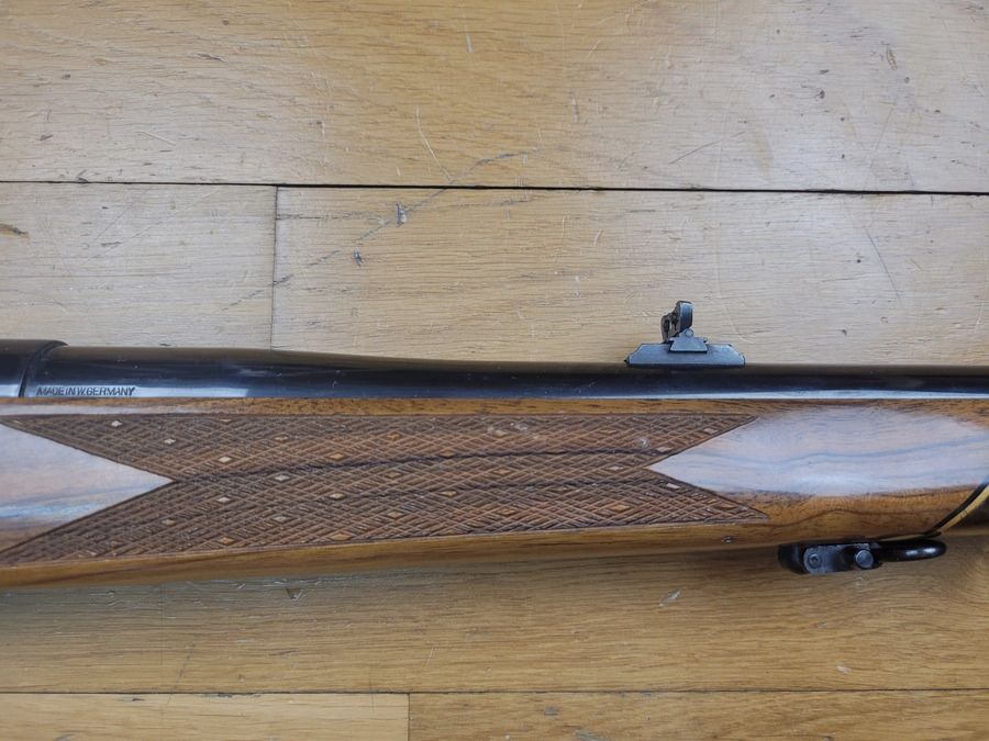 Magnifica carabina da grande caccia Weatherby – Calibro 460 Weatherby – Fabbricazione premium di Sauer & Sohn in Germania – Legno di noce di prima scelta – Bluatura sontuosa – Canne nuova – Stato meccanico impeccabile – Arma eccezionale per le sfide più grandi – TBE++, immagine 8 di 38