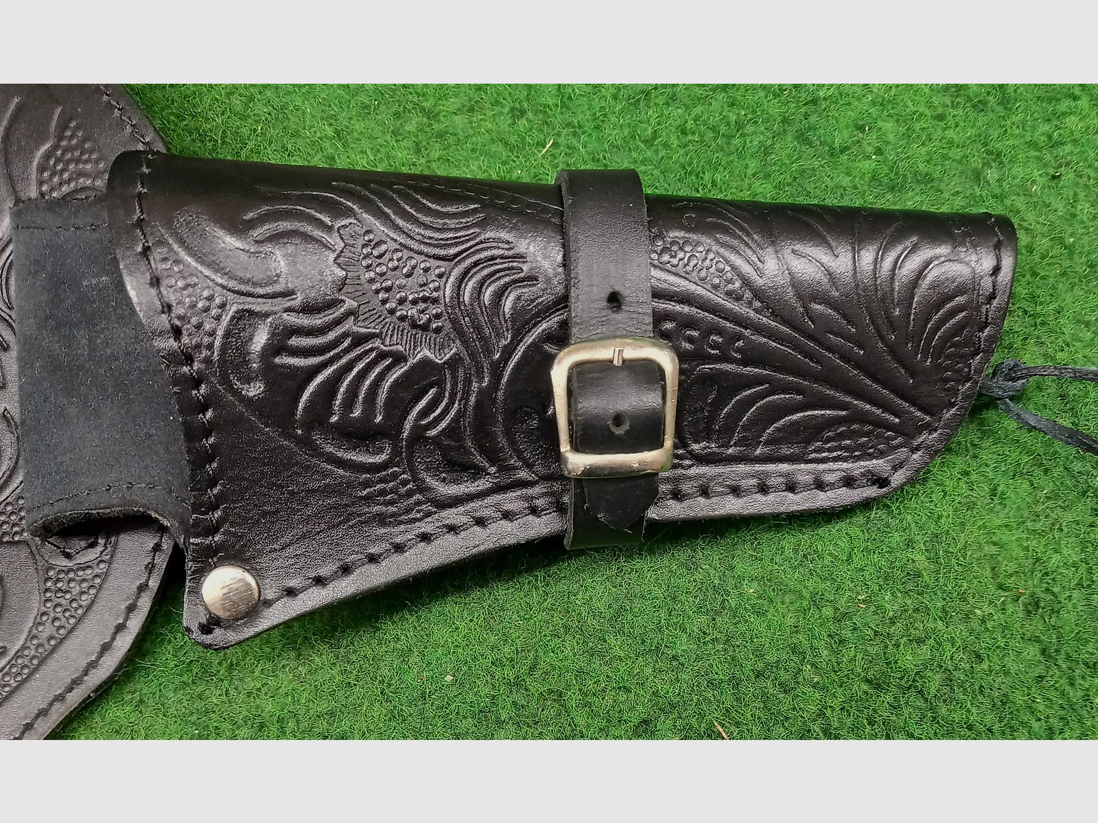 Sehr schöner langer Leder Westerngürtel mit Halfter 