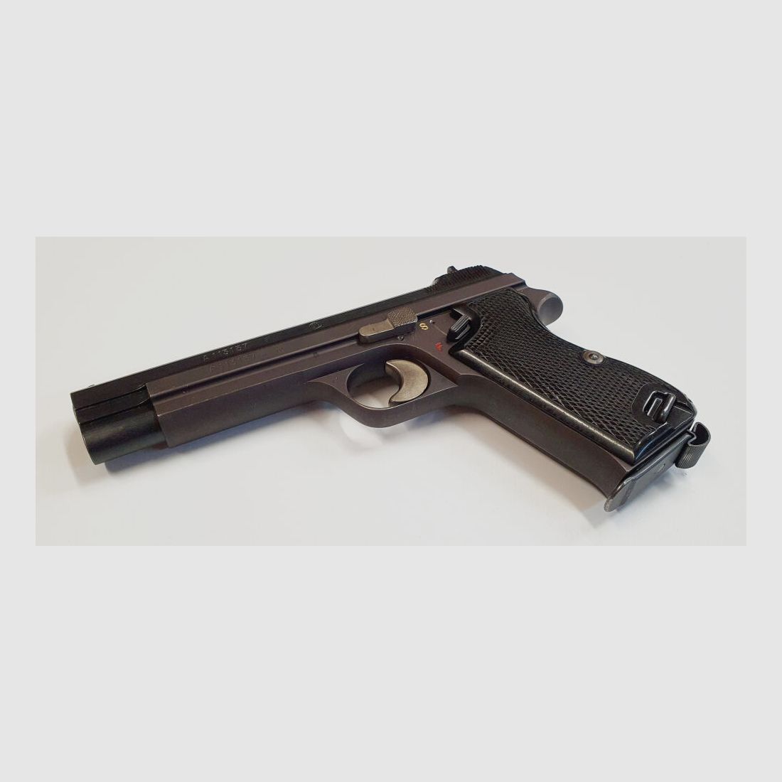 Pistola SIG P210-2 en calibre 9mm Luger (9x19) incluyendo funda y cargador de repuesto, HECHO EN SUIZA