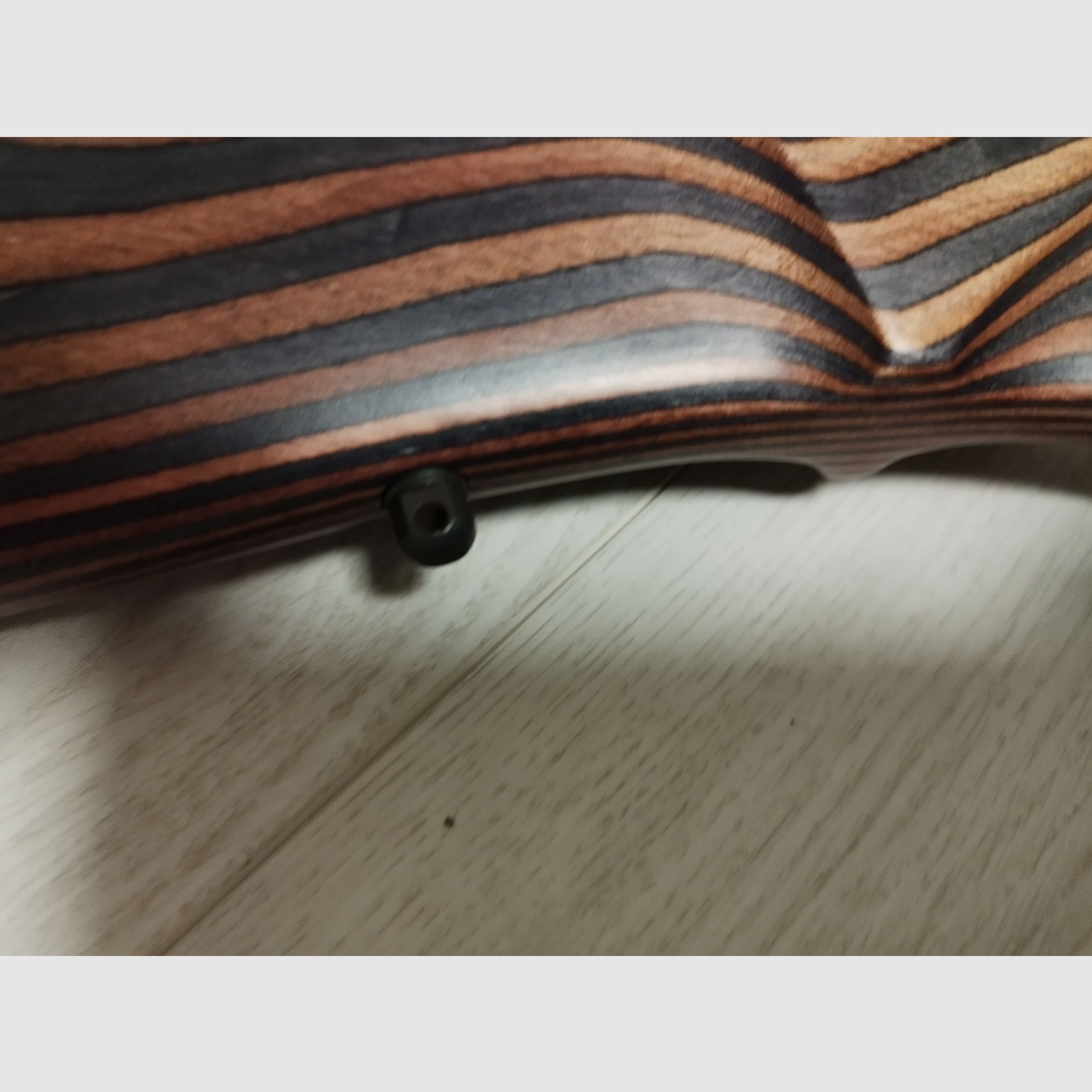 Original CZ457 Holzschaft Thumbhole con espaciadores modulares