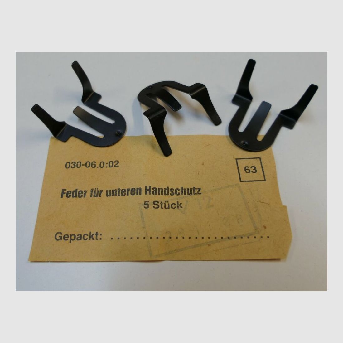 DDR VEB Geräte-& Werkzeugbau Wiesa orginal DDR NVA AK 47 Feder für unteren Handschutz [ 63 ] unbenutzt, neu für AK47, 7,62x39