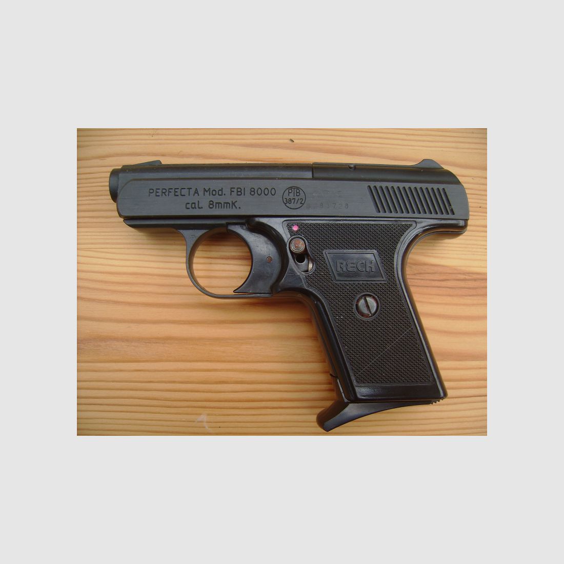 Perfecta Mod. FBI 8000 CAL.8mm Knall PTB 387/2 in OVP ungeschossen