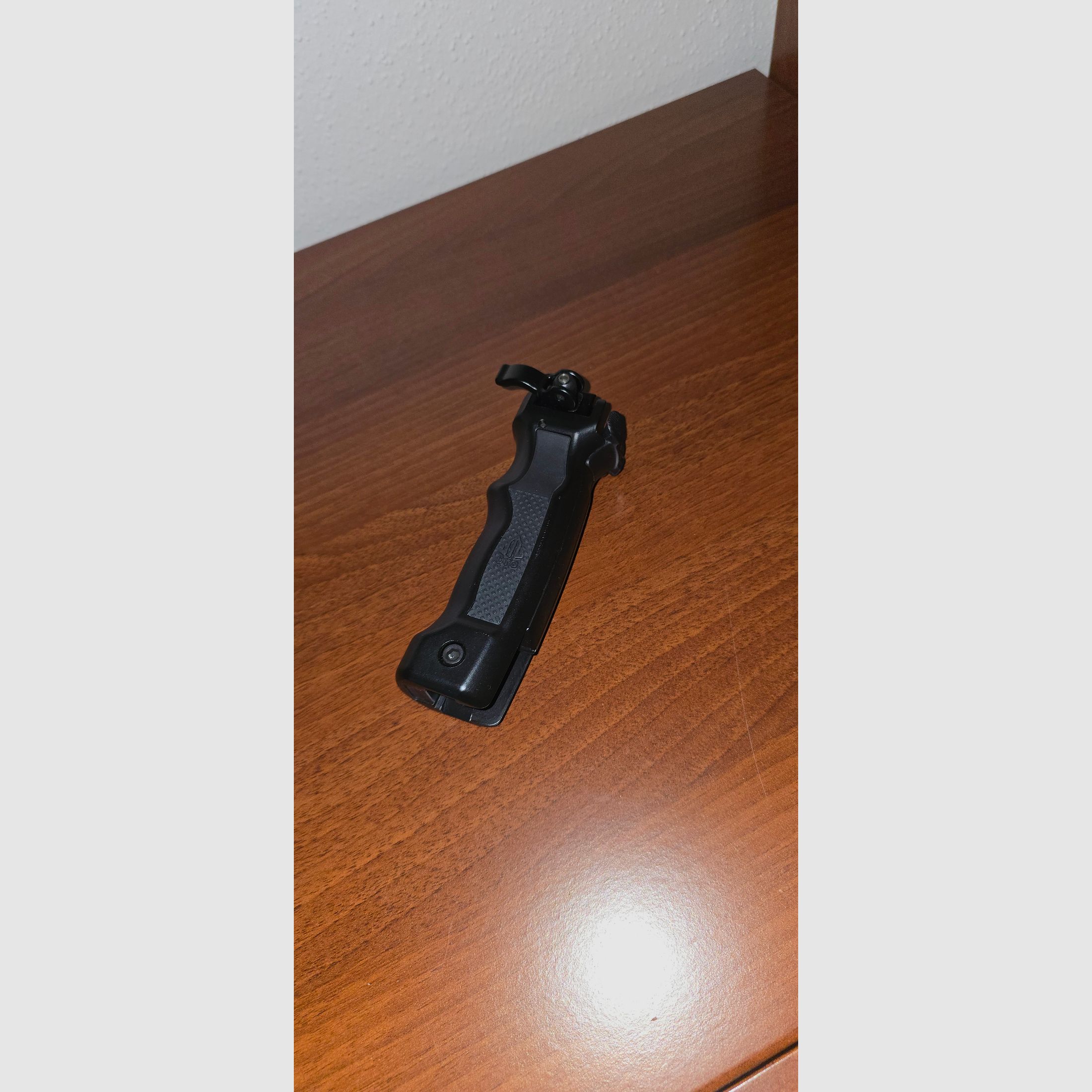 UTG Aluminium Voorgrip incl. Drop-Out Bipod