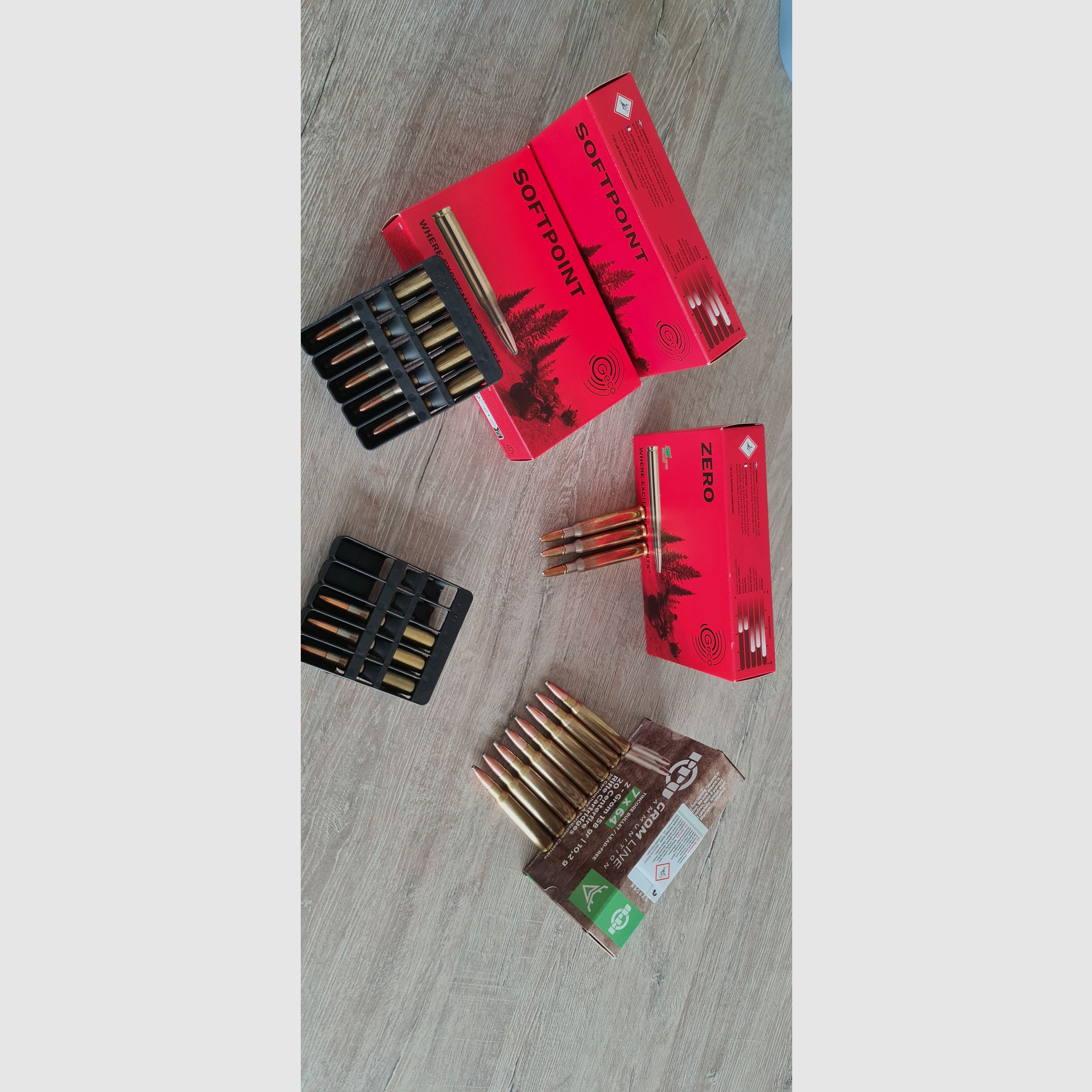 Conjunto - 114 cartuchos de rifle en calibre 7x64